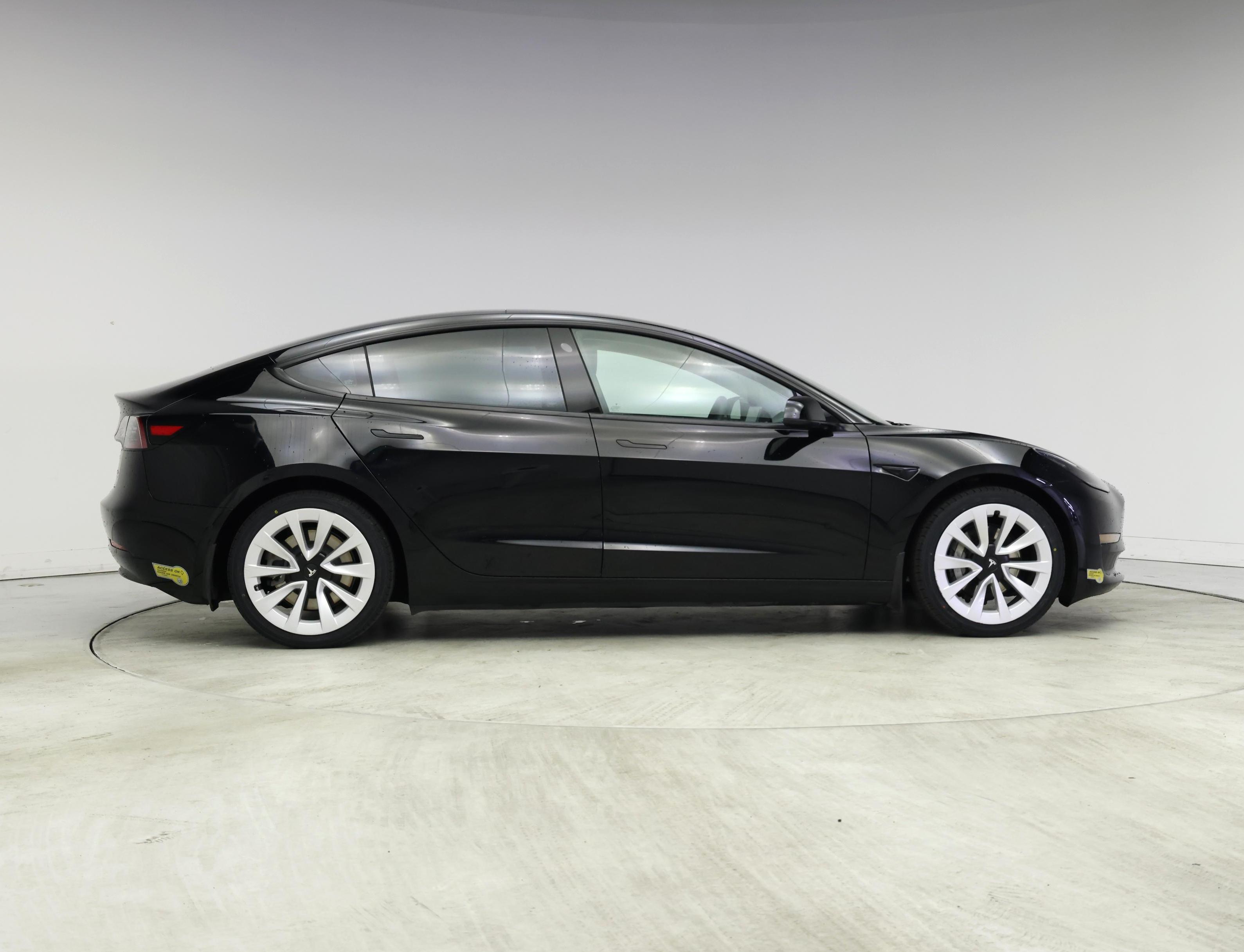 Thumbnail: 2022 Tesla Model 3 - 7
