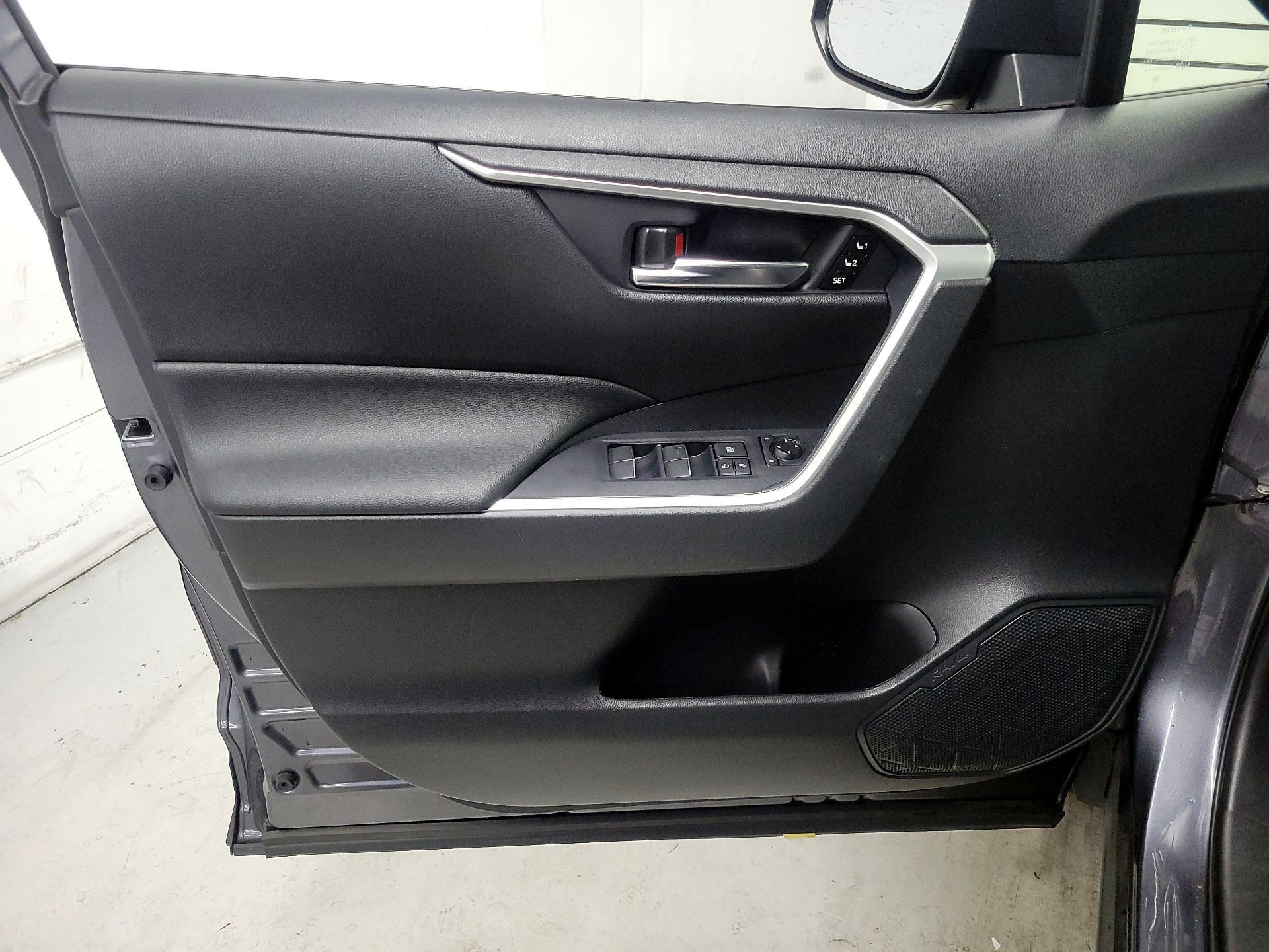 Thumbnail: 2021 Toyota RAV4 - 12