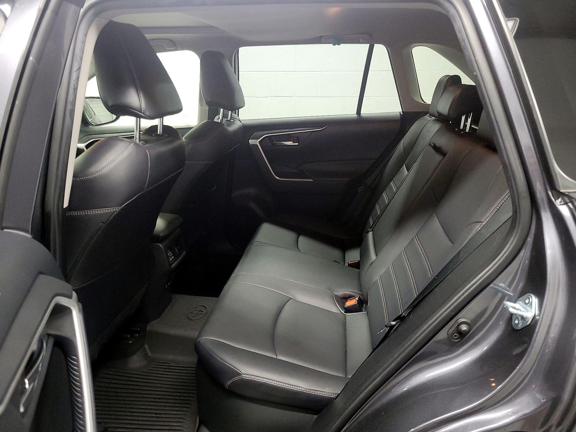 Thumbnail: 2021 Toyota RAV4 - 20