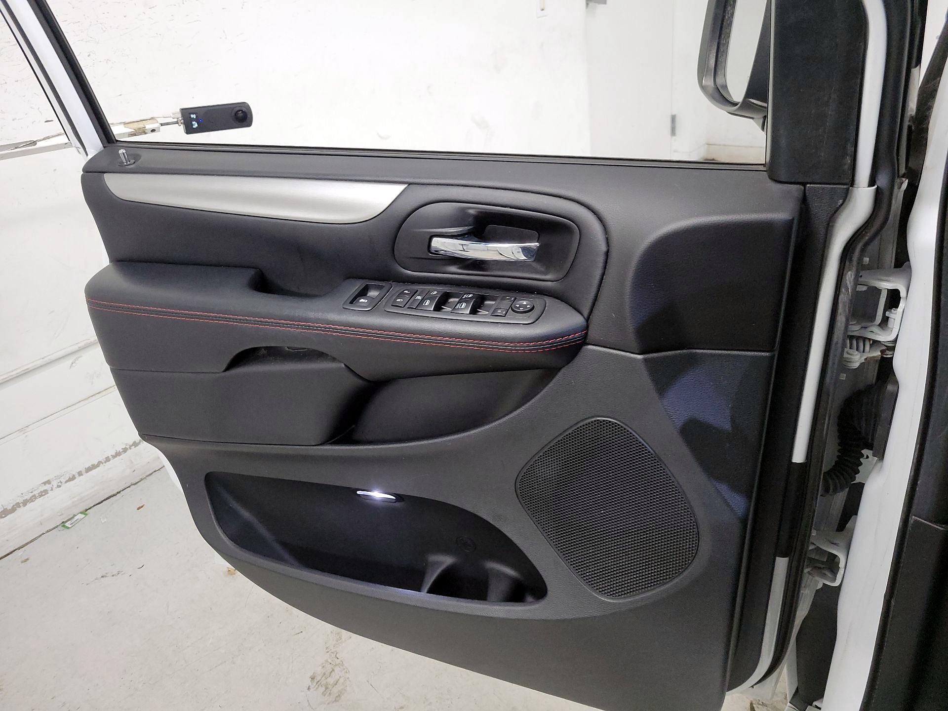 Thumbnail: 2019 Dodge Grand Caravan - 12