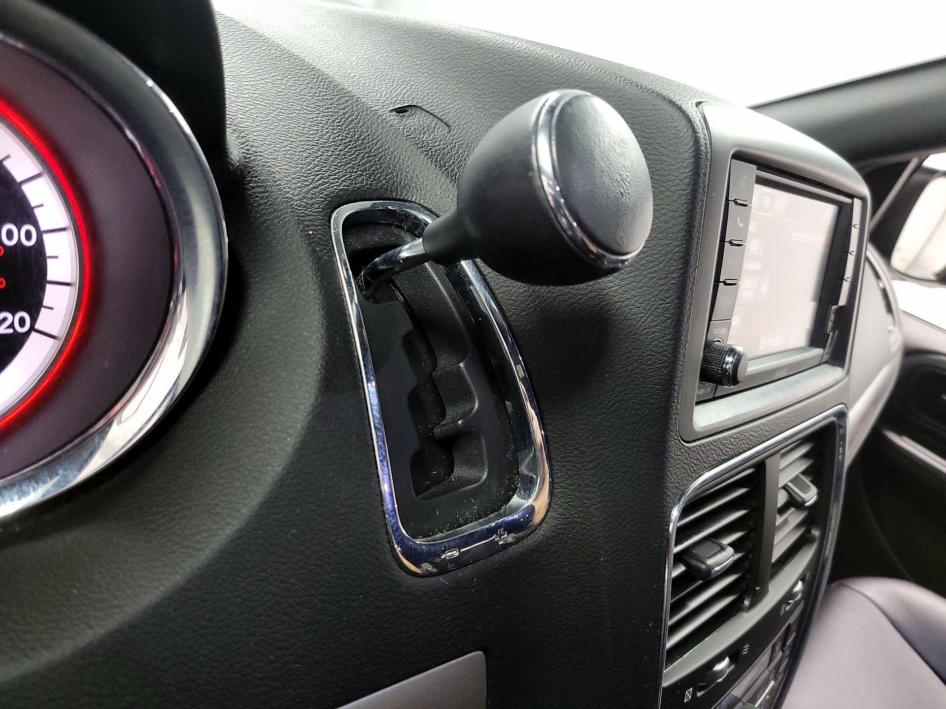 Thumbnail: 2019 Dodge Grand Caravan - 16