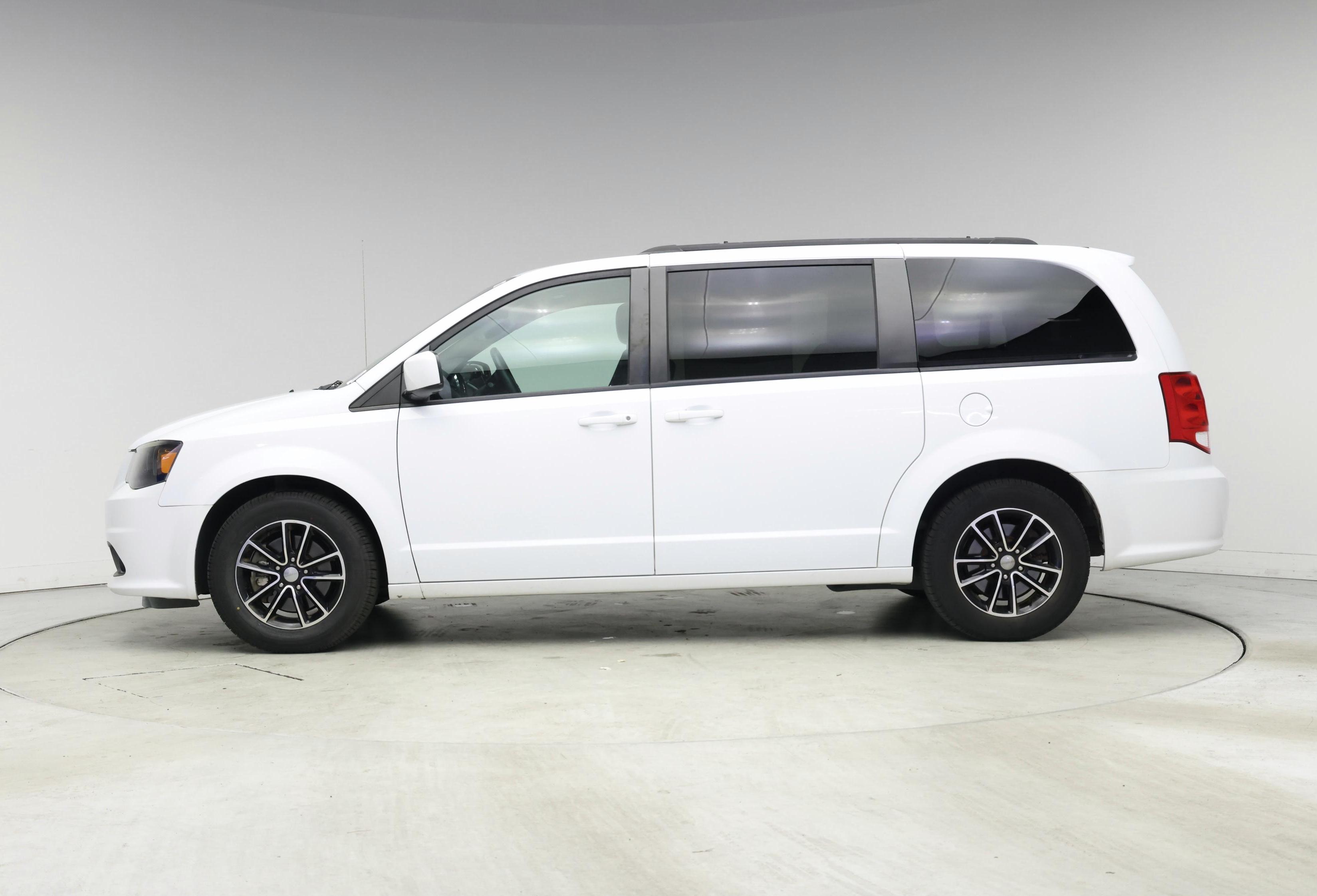 Thumbnail: 2019 Dodge Grand Caravan - 3