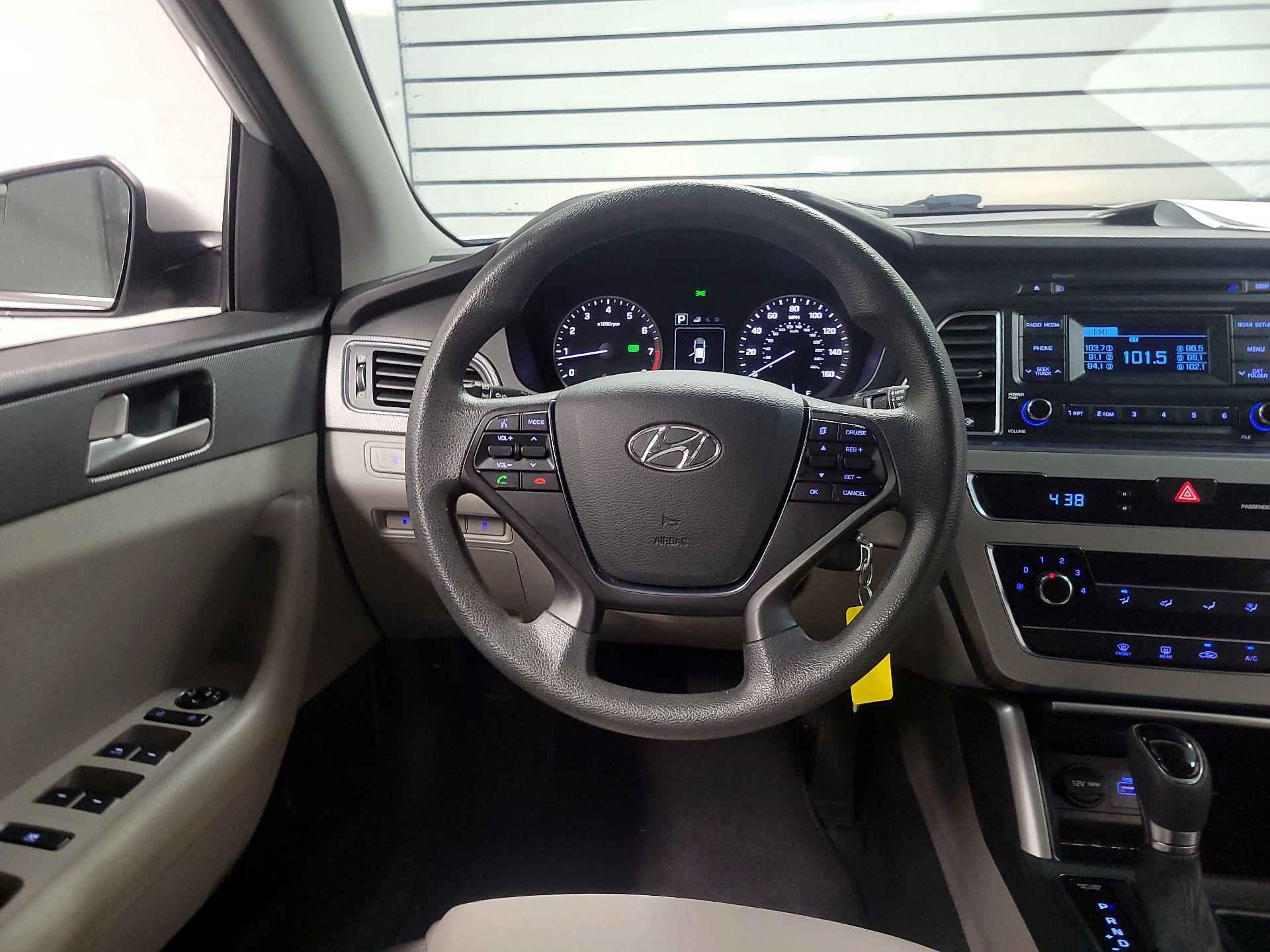 Thumbnail: 2015 Hyundai Sonata - 10