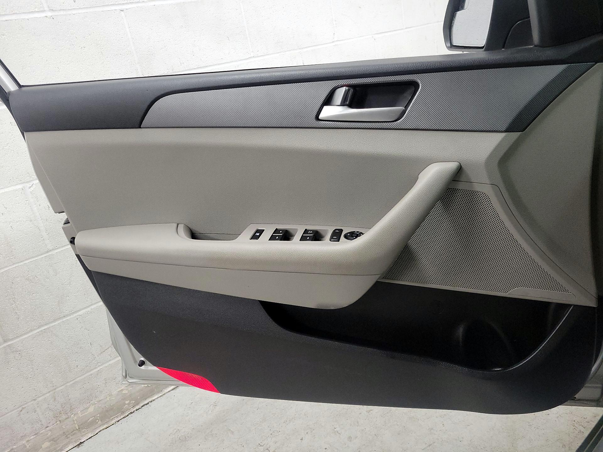 Thumbnail: 2015 Hyundai Sonata - 12