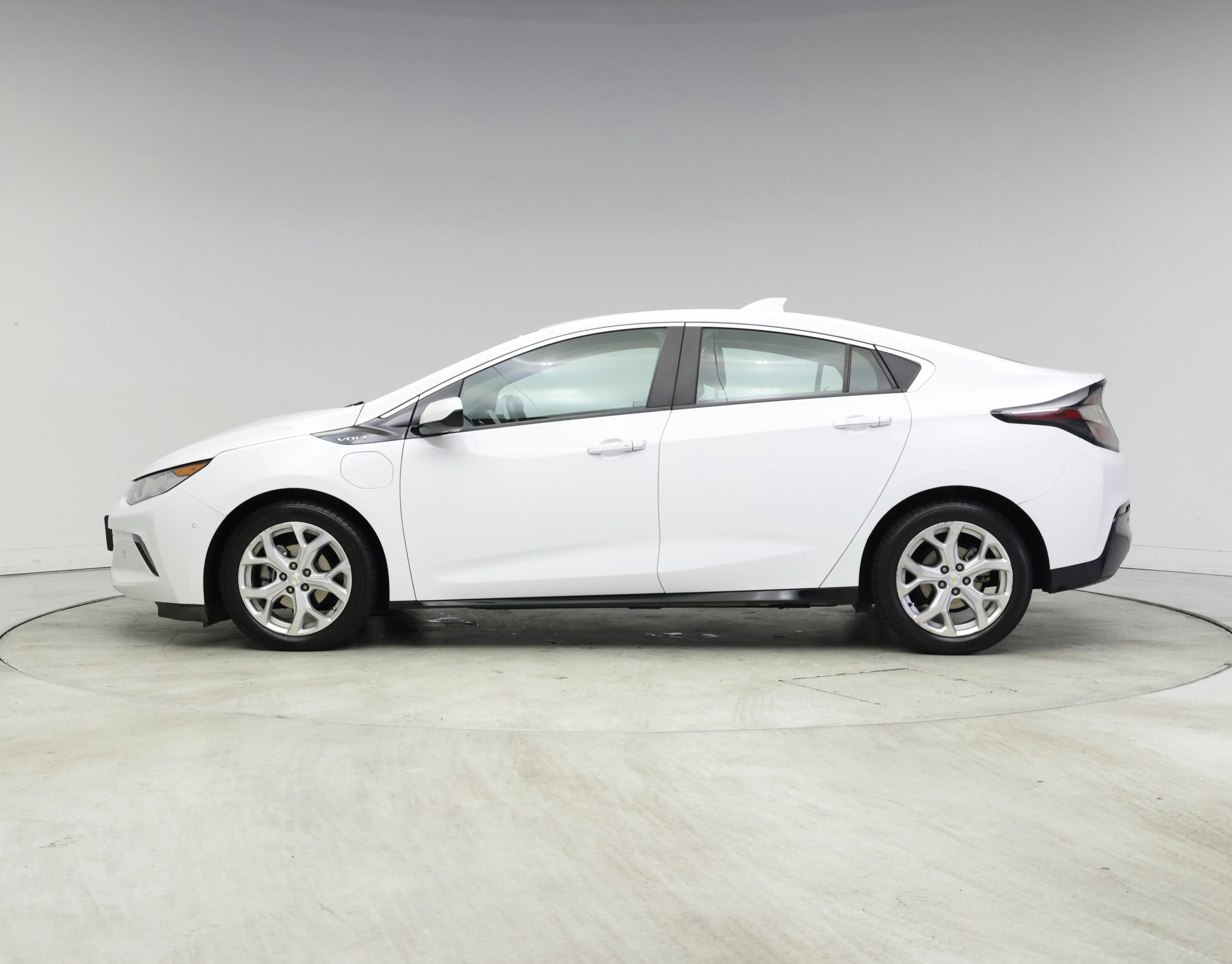 Thumbnail: 2017 Chevrolet Volt - 3