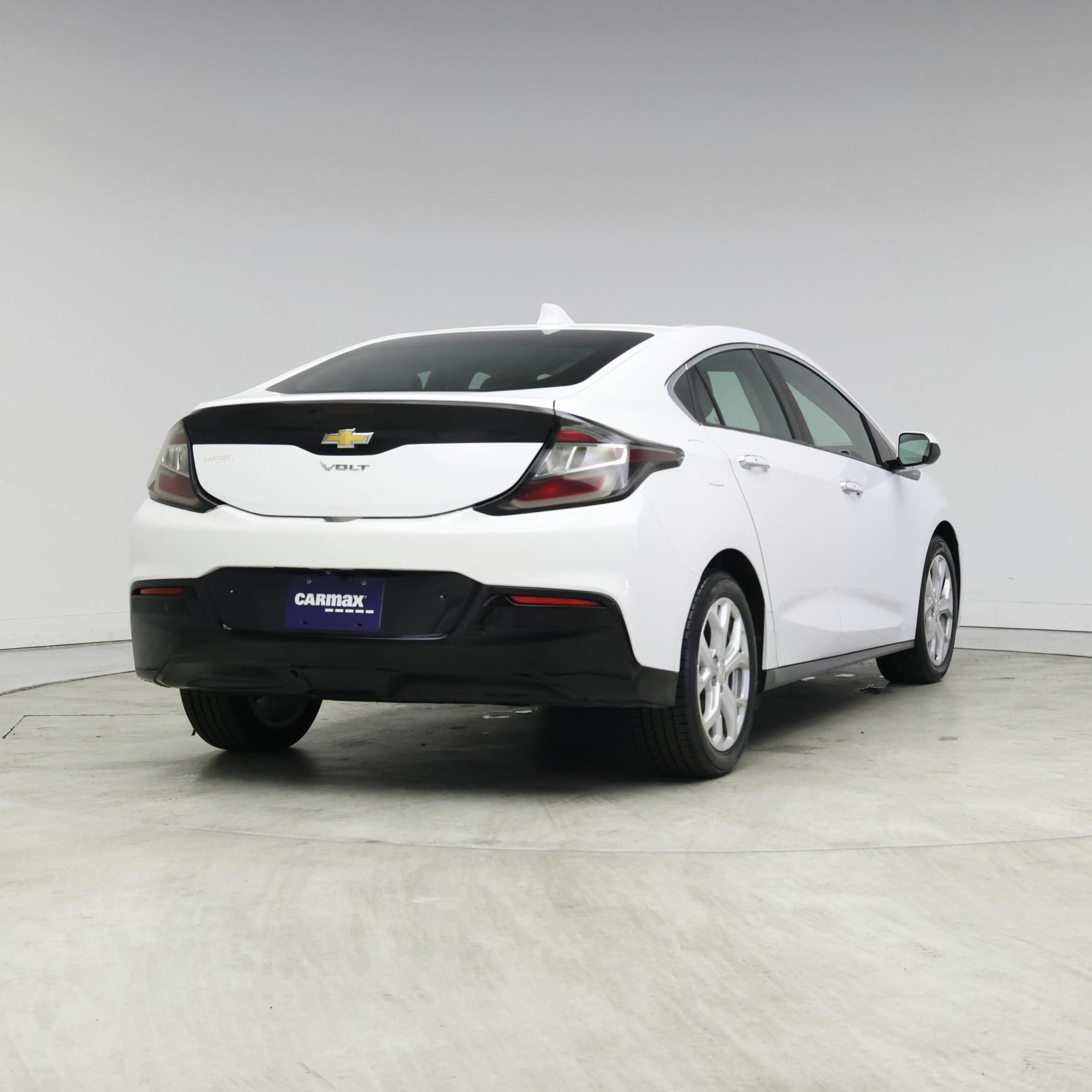Thumbnail: 2017 Chevrolet Volt - 8