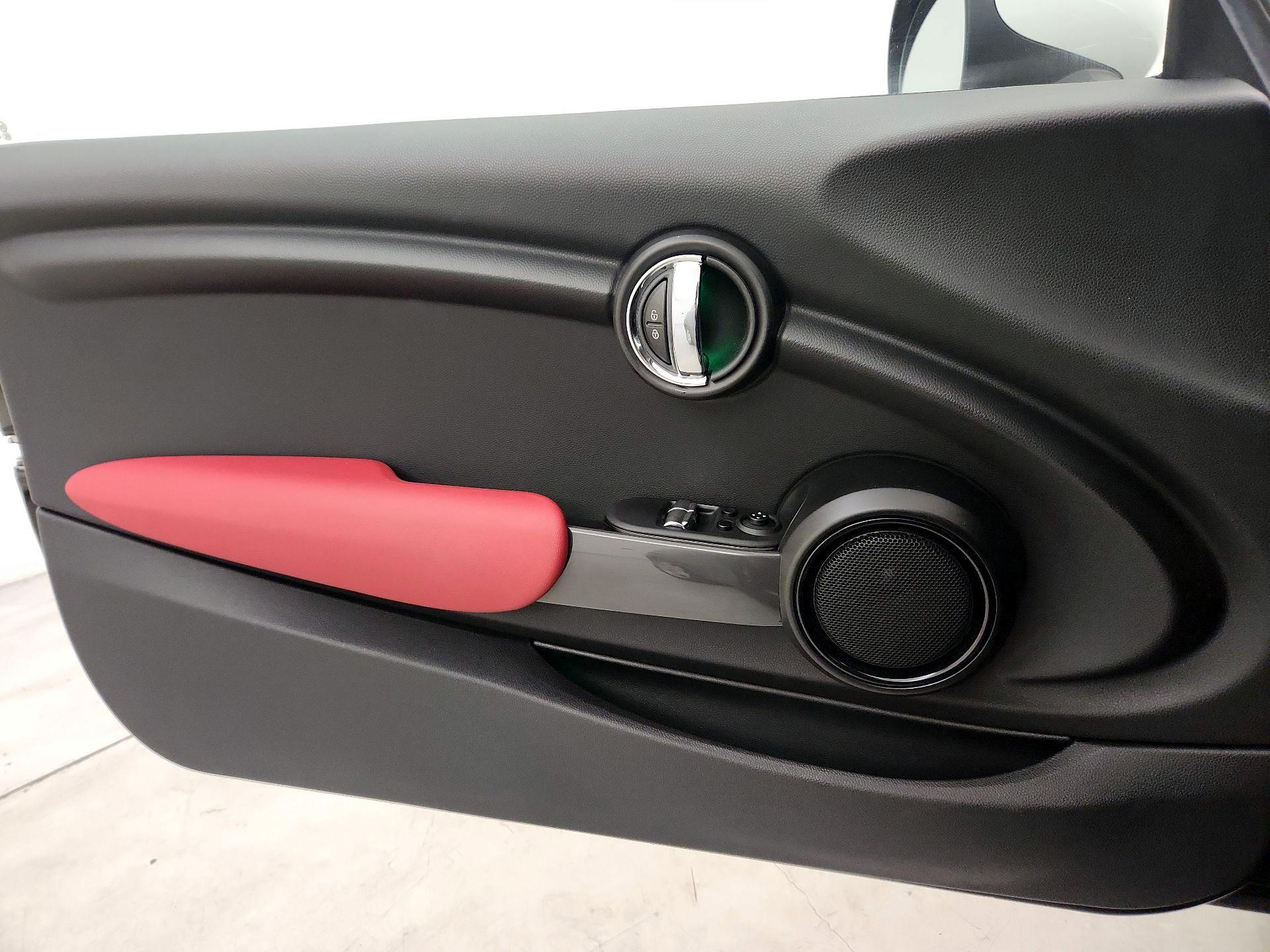 Thumbnail: 2015 MINI Cooper Hardtop - 12