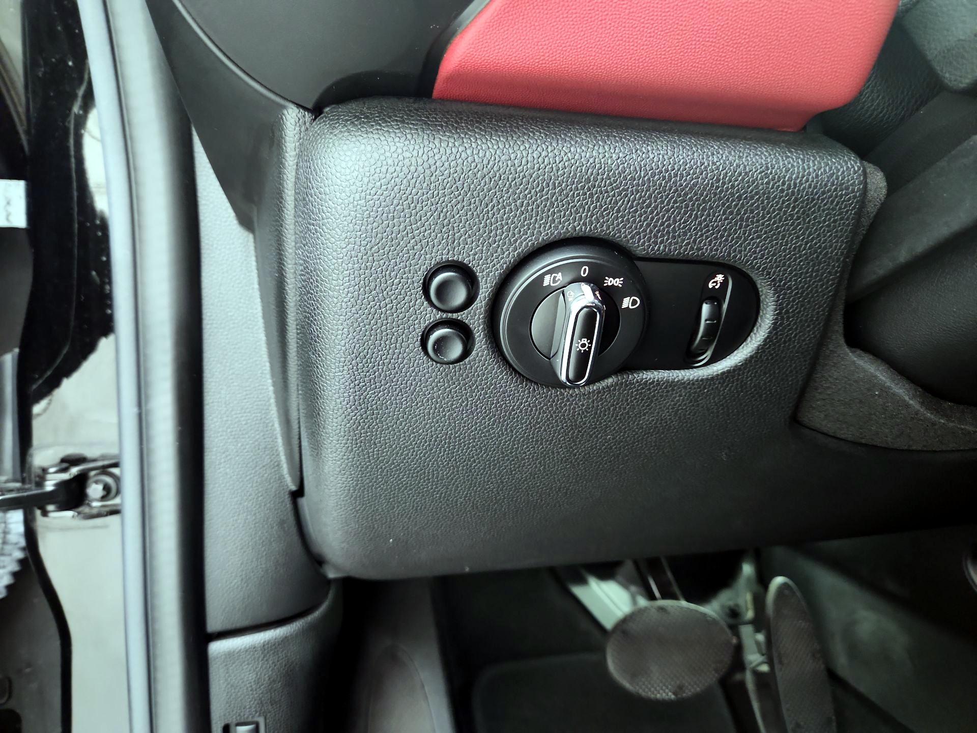 Thumbnail: 2015 MINI Cooper Hardtop - 13