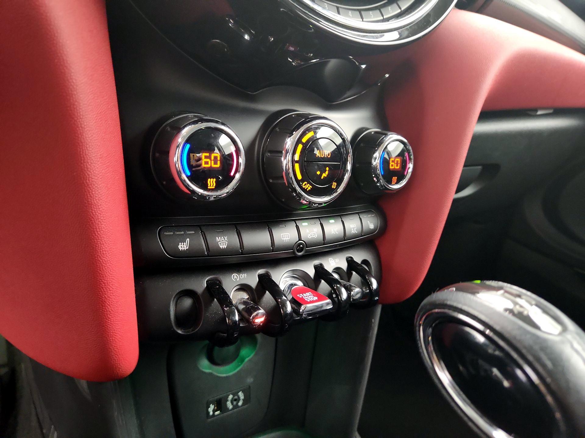 Thumbnail: 2015 MINI Cooper Hardtop - 17