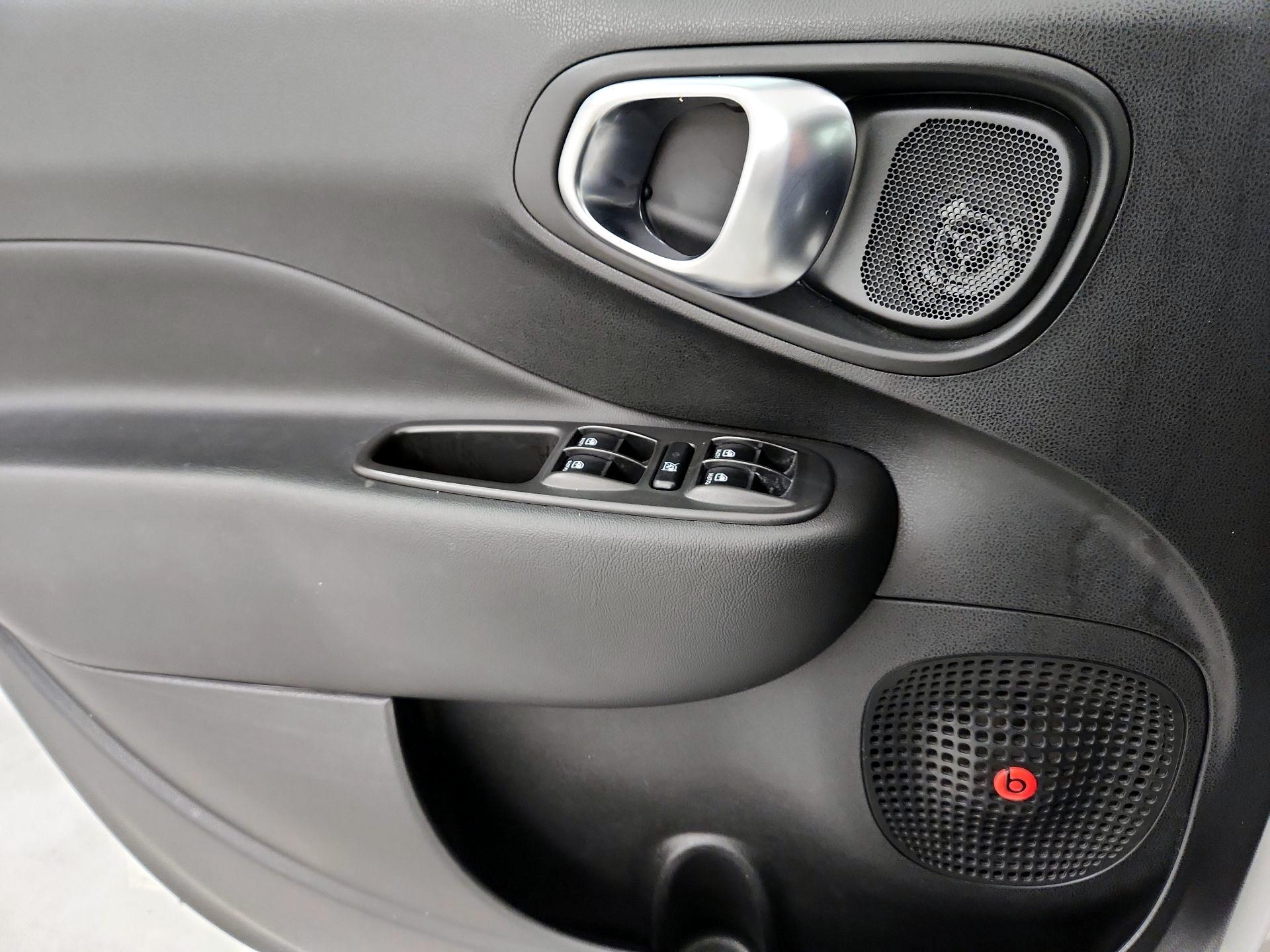 Thumbnail: 2018 Fiat 500L - 12