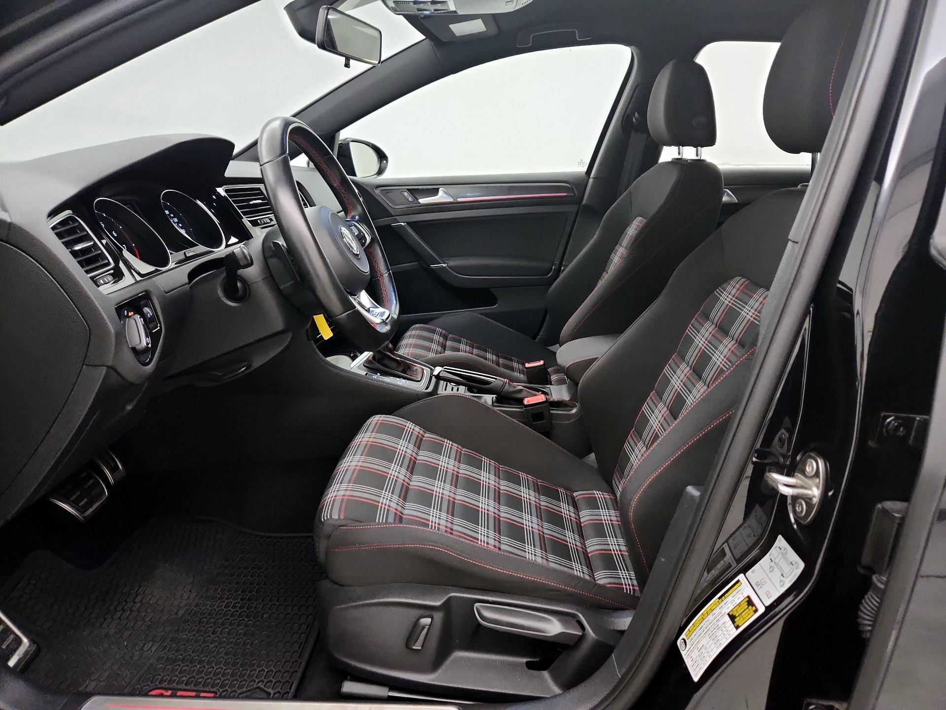 Thumbnail: 2018 Volkswagen Golf - 11
