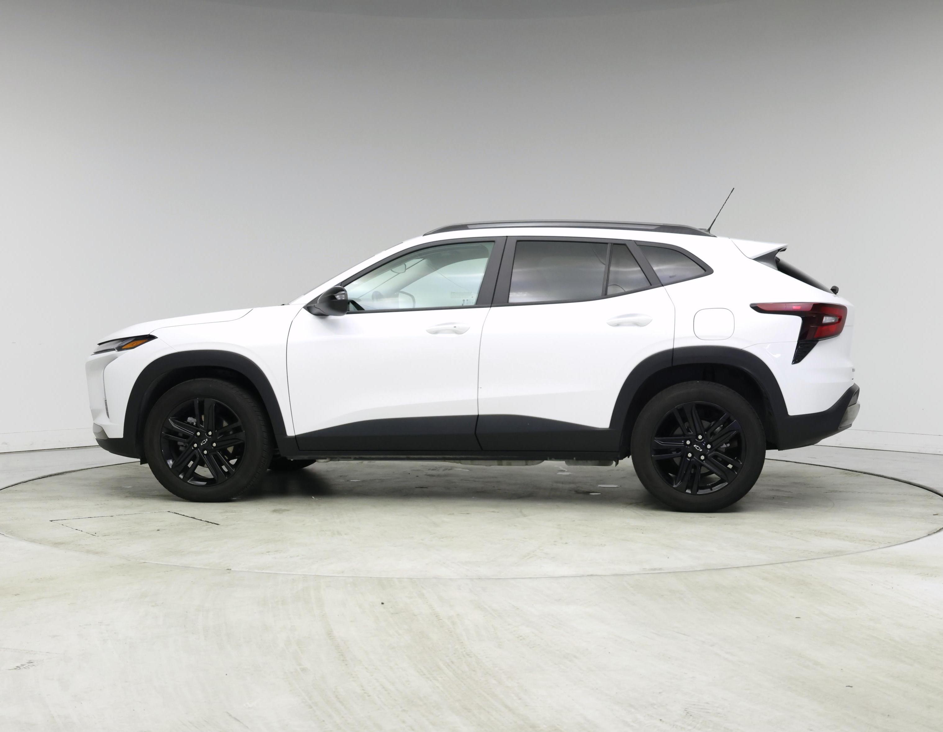 Thumbnail: 2024 Chevrolet Trax - 3