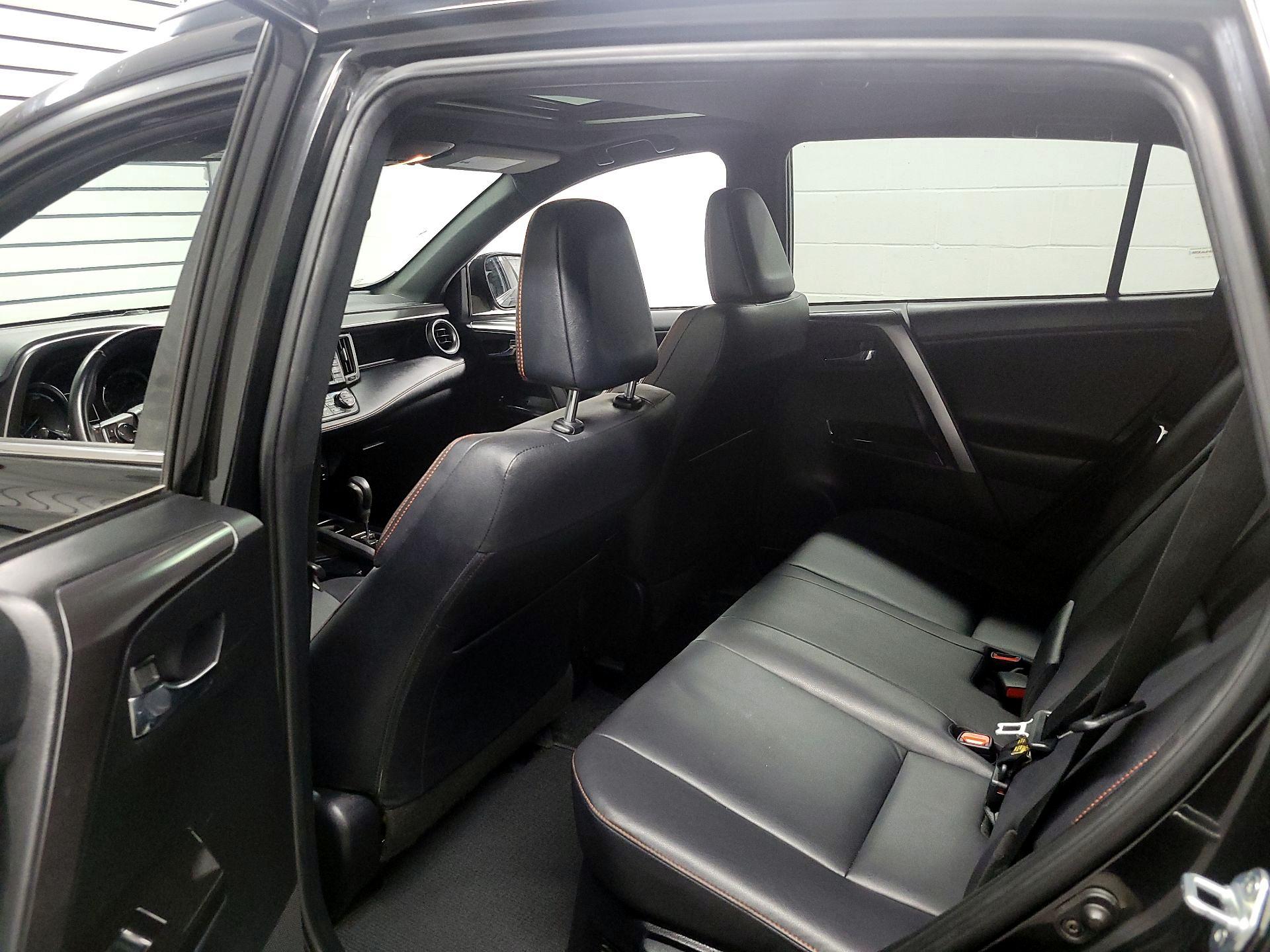 Thumbnail: 2018 Toyota RAV4 - 18