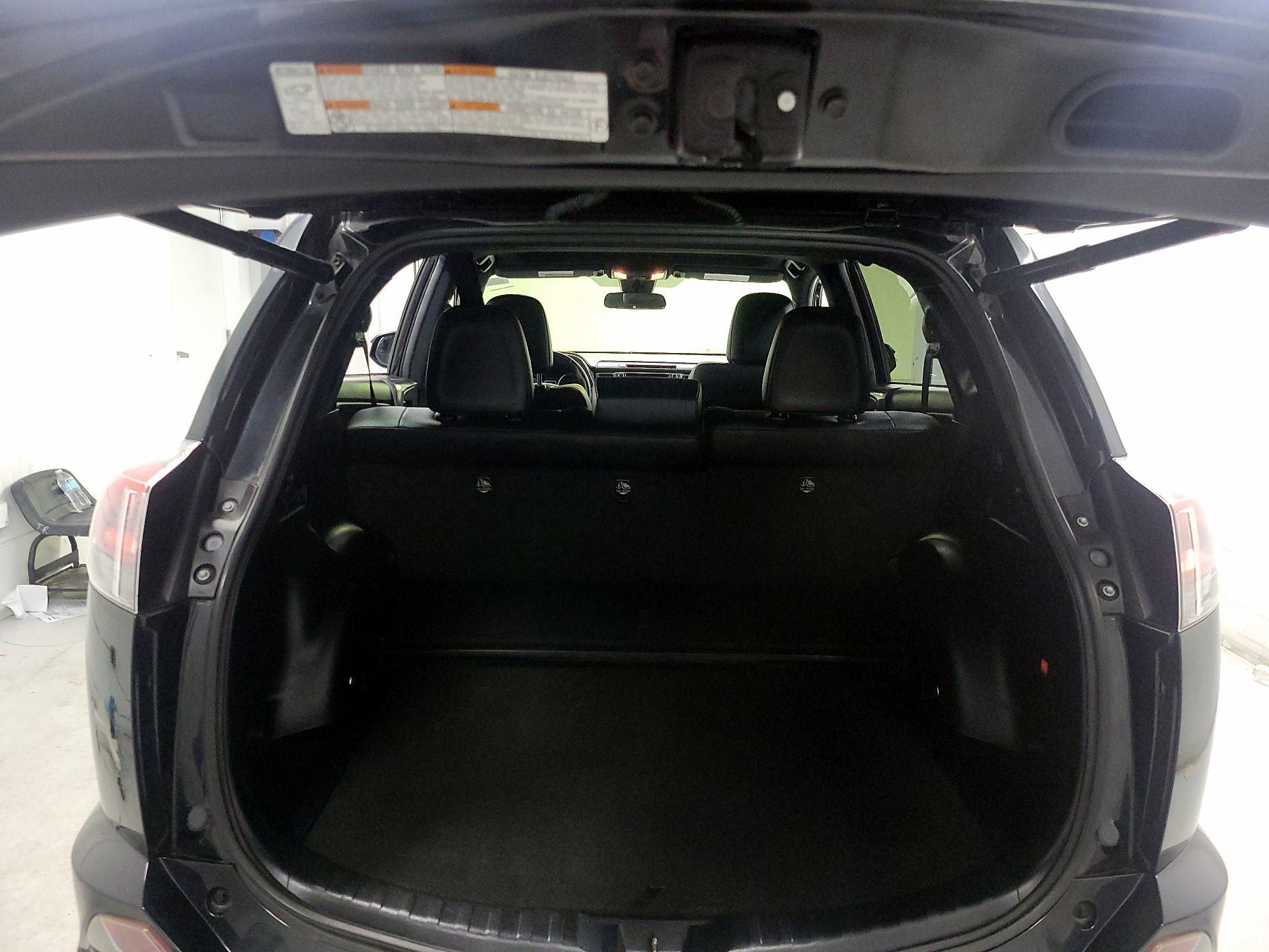 Thumbnail: 2018 Toyota RAV4 - 19
