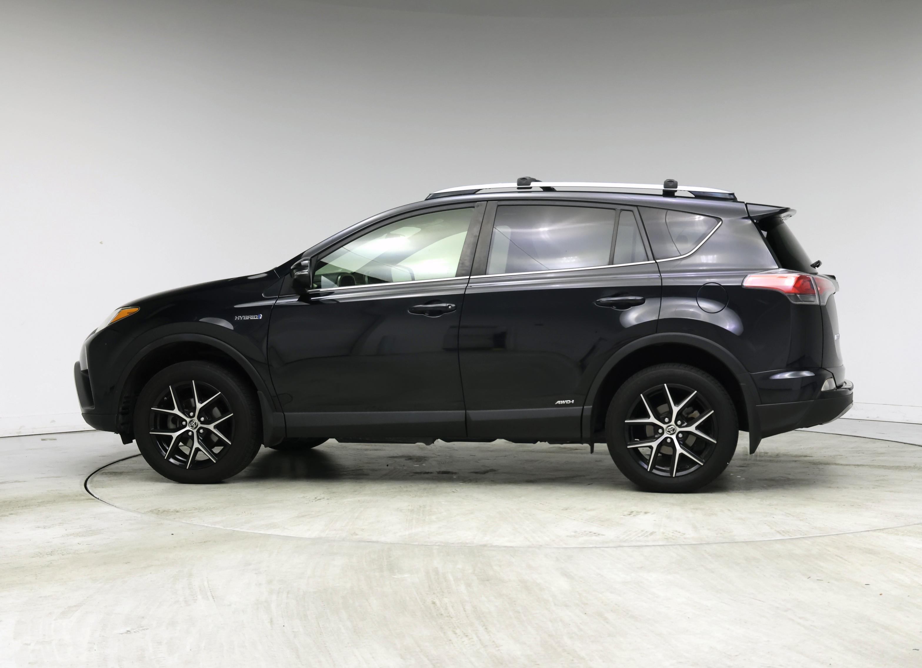 Thumbnail: 2018 Toyota RAV4 - 3