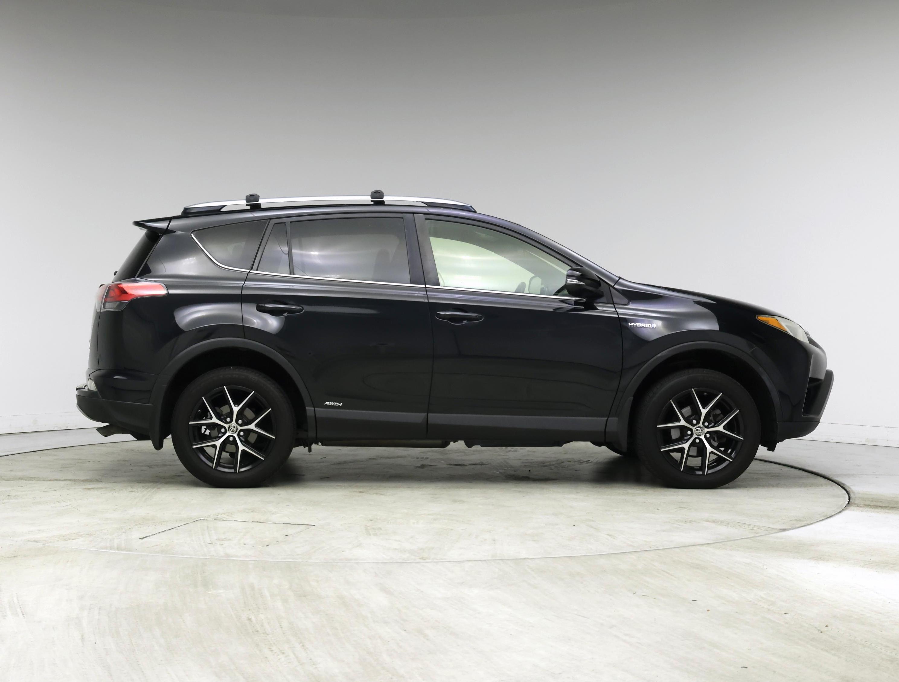 Thumbnail: 2018 Toyota RAV4 - 7
