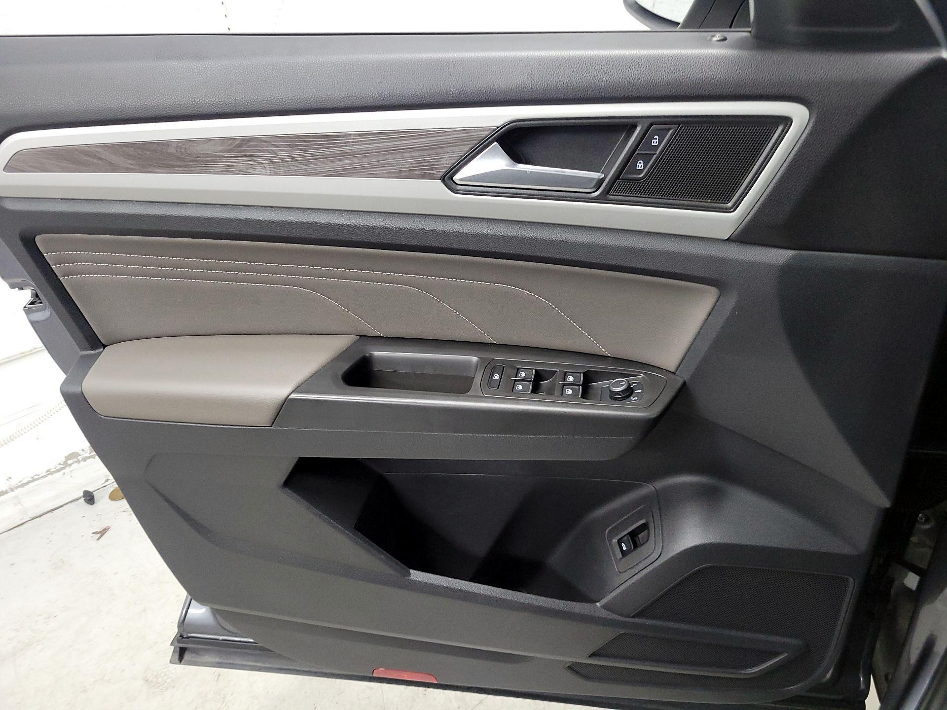 Thumbnail: 2023 Volkswagen Atlas - 12