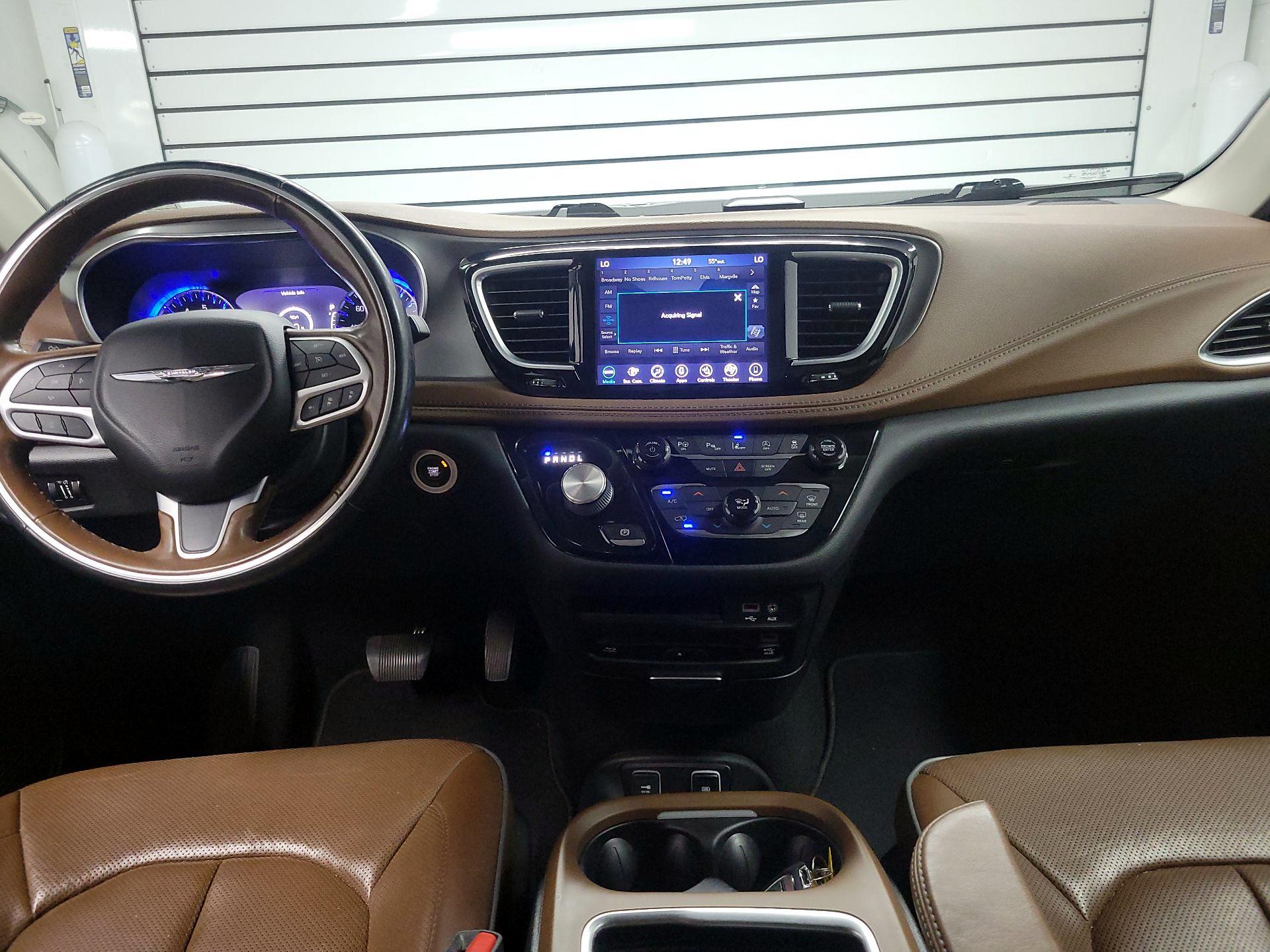 Thumbnail: 2019 Chrysler Pacifica - 9