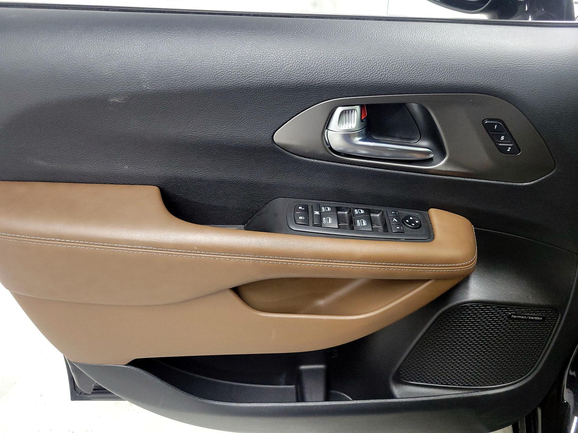 Thumbnail: 2019 Chrysler Pacifica - 12