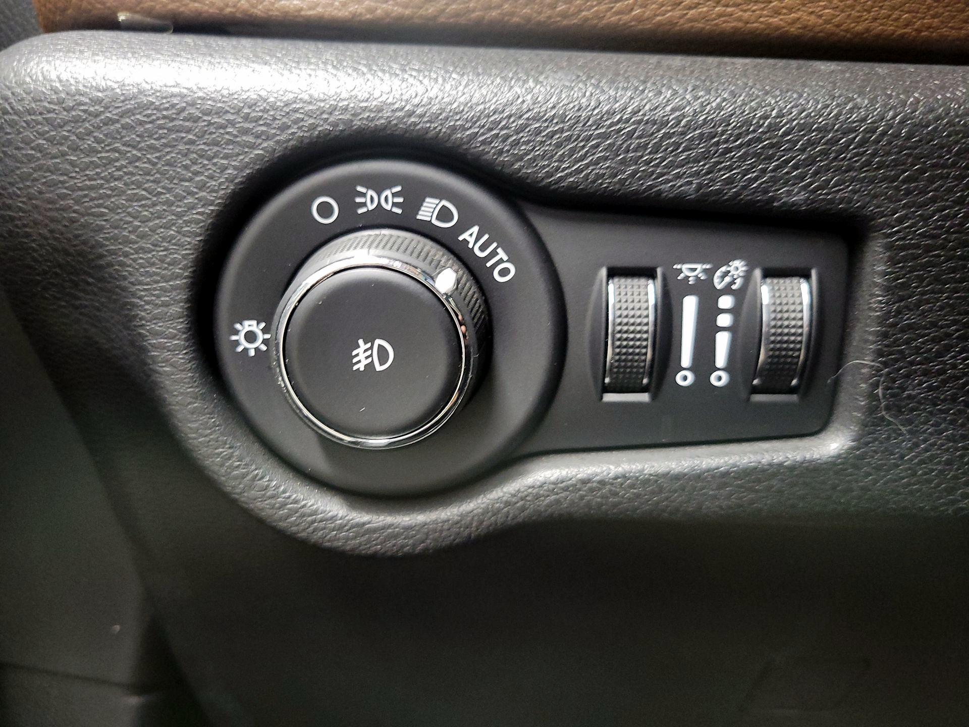 Thumbnail: 2019 Chrysler Pacifica - 13