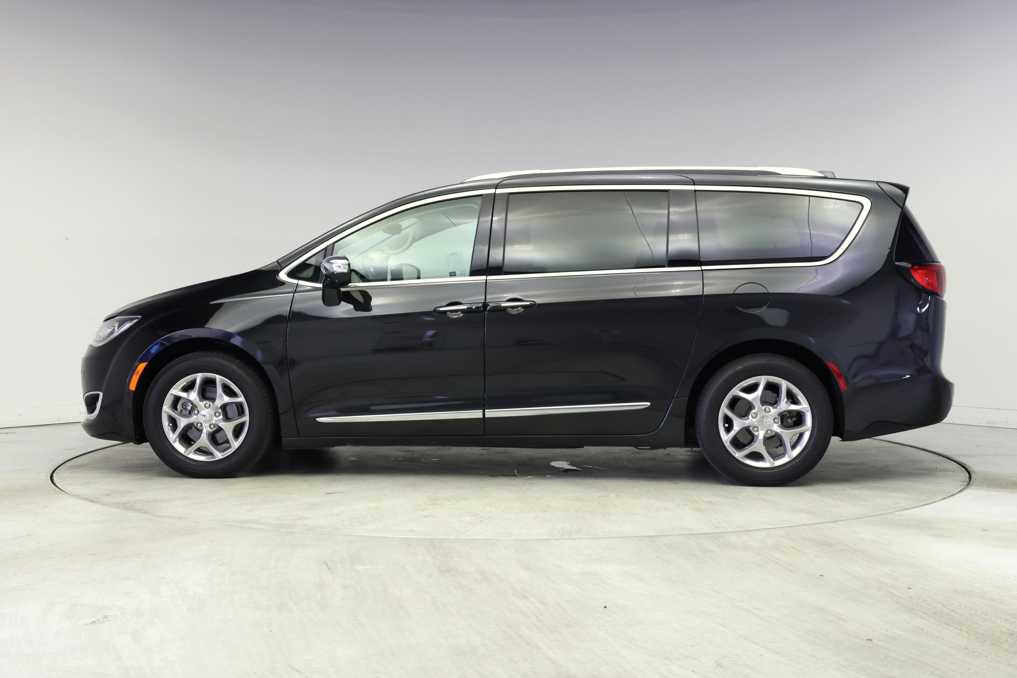 Thumbnail: 2019 Chrysler Pacifica - 3