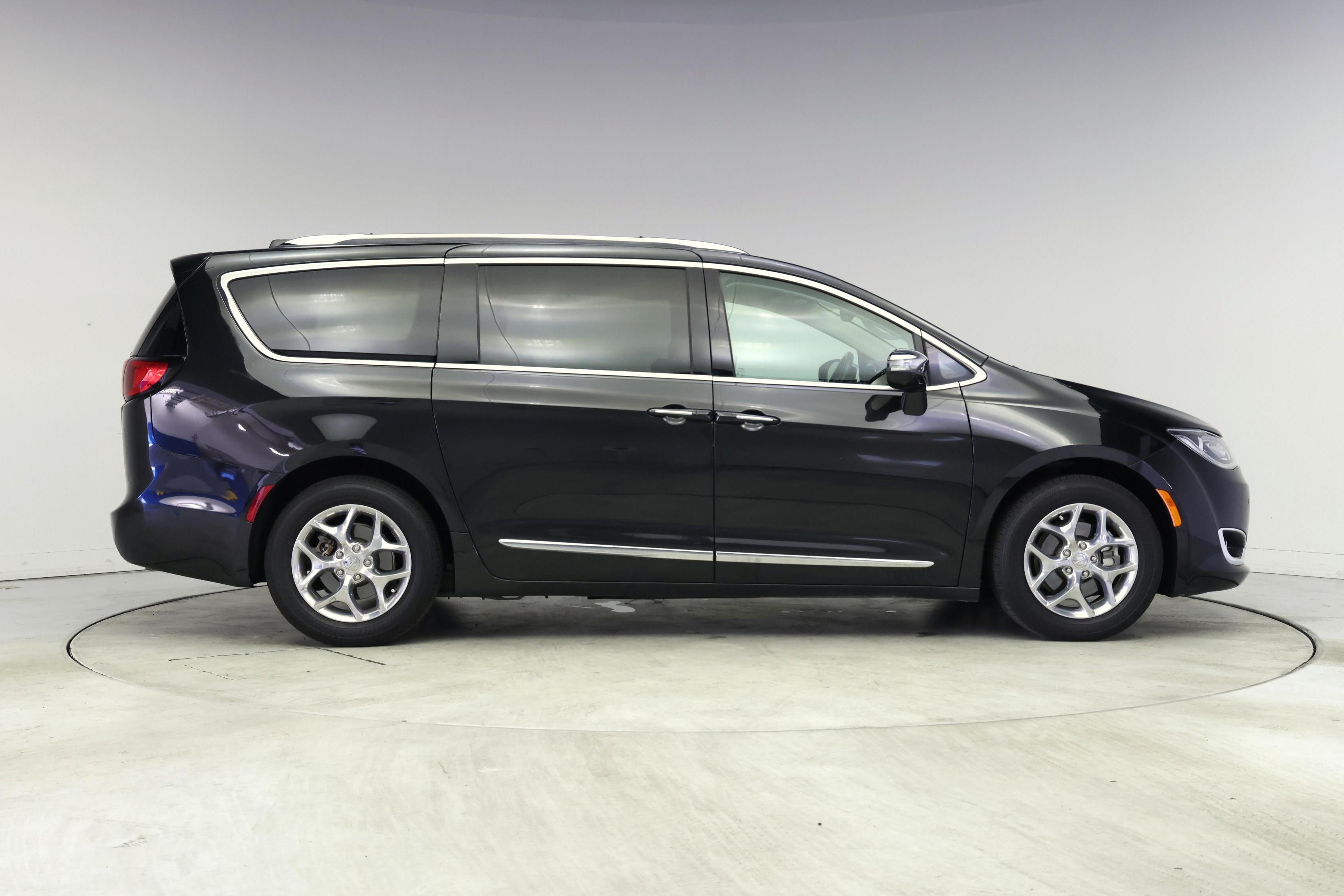 Thumbnail: 2019 Chrysler Pacifica - 7