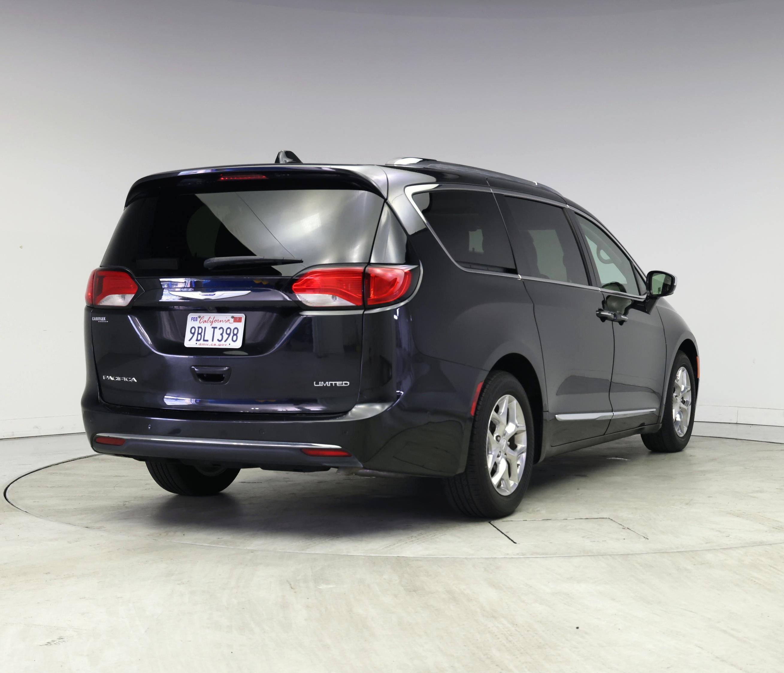 Thumbnail: 2019 Chrysler Pacifica - 8