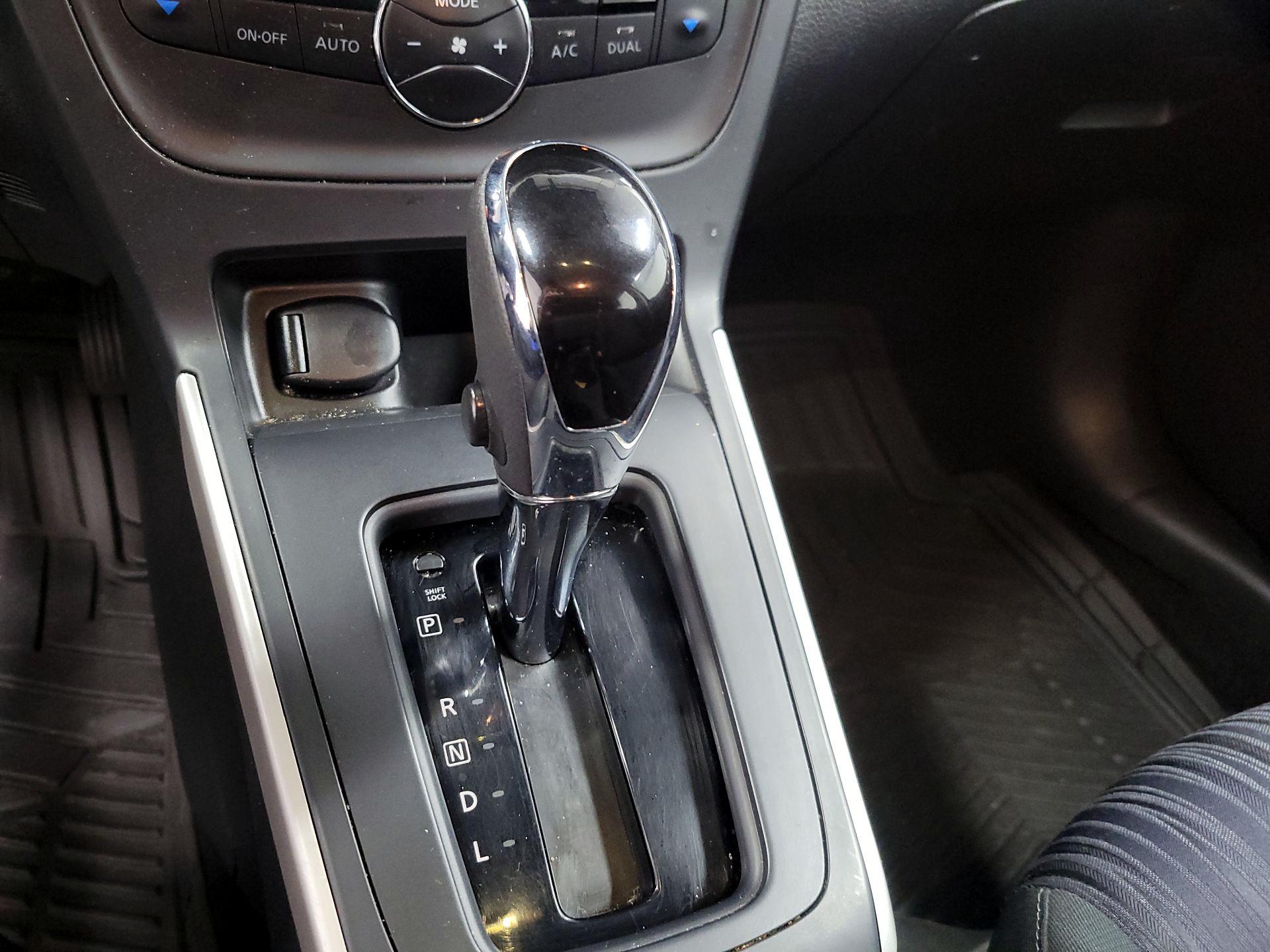 Thumbnail: 2019 Nissan Sentra - 17
