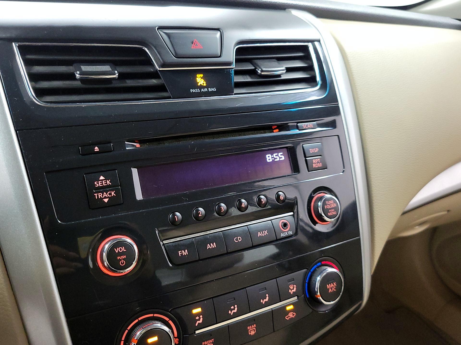 Thumbnail: 2014 Nissan Altima - 14