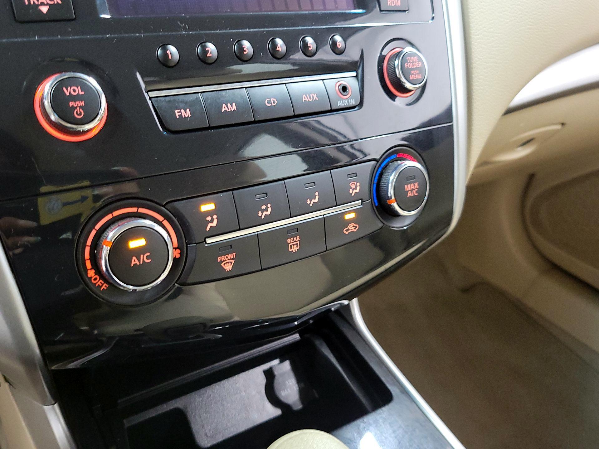 Thumbnail: 2014 Nissan Altima - 15