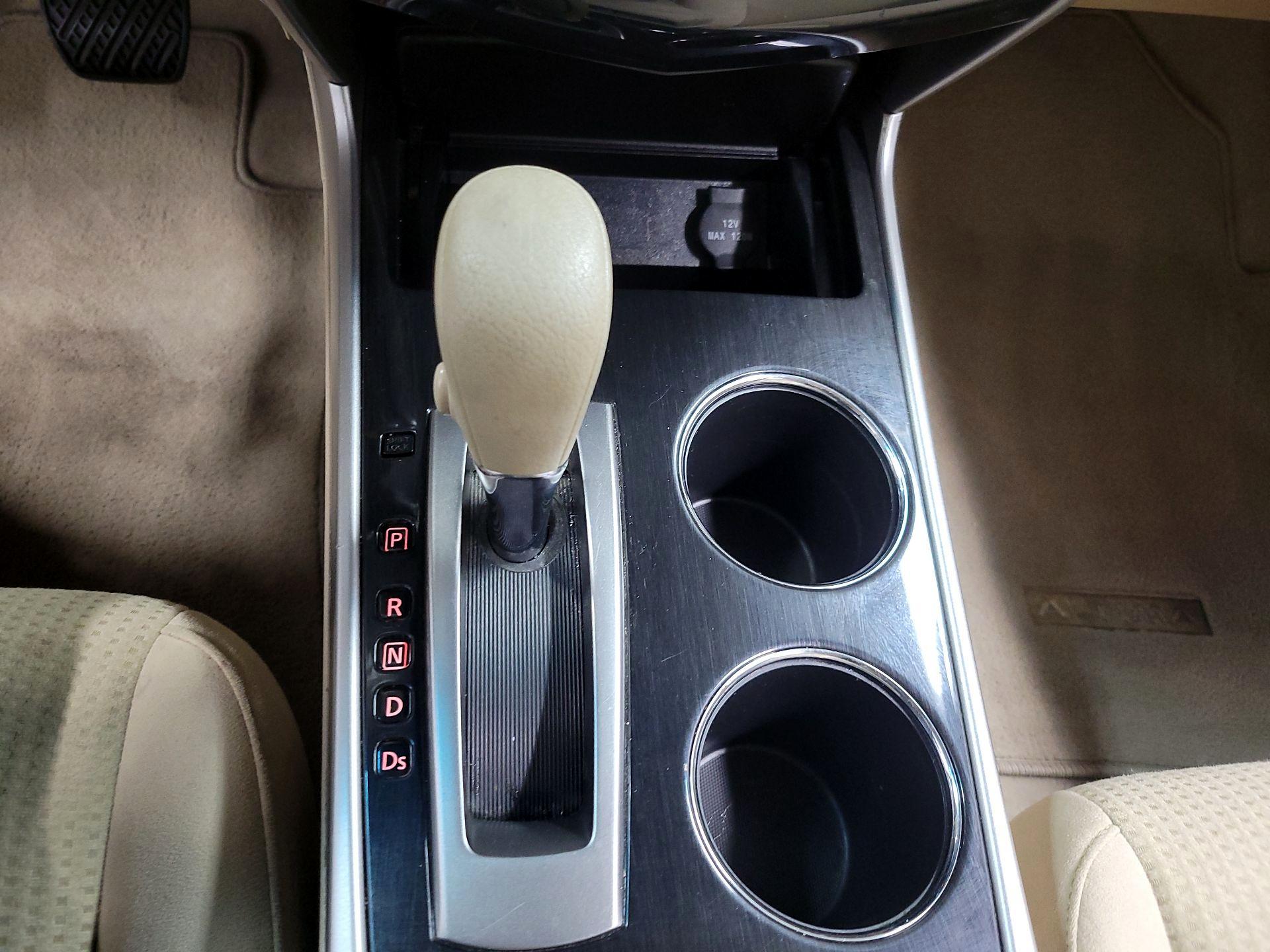 Thumbnail: 2014 Nissan Altima - 16