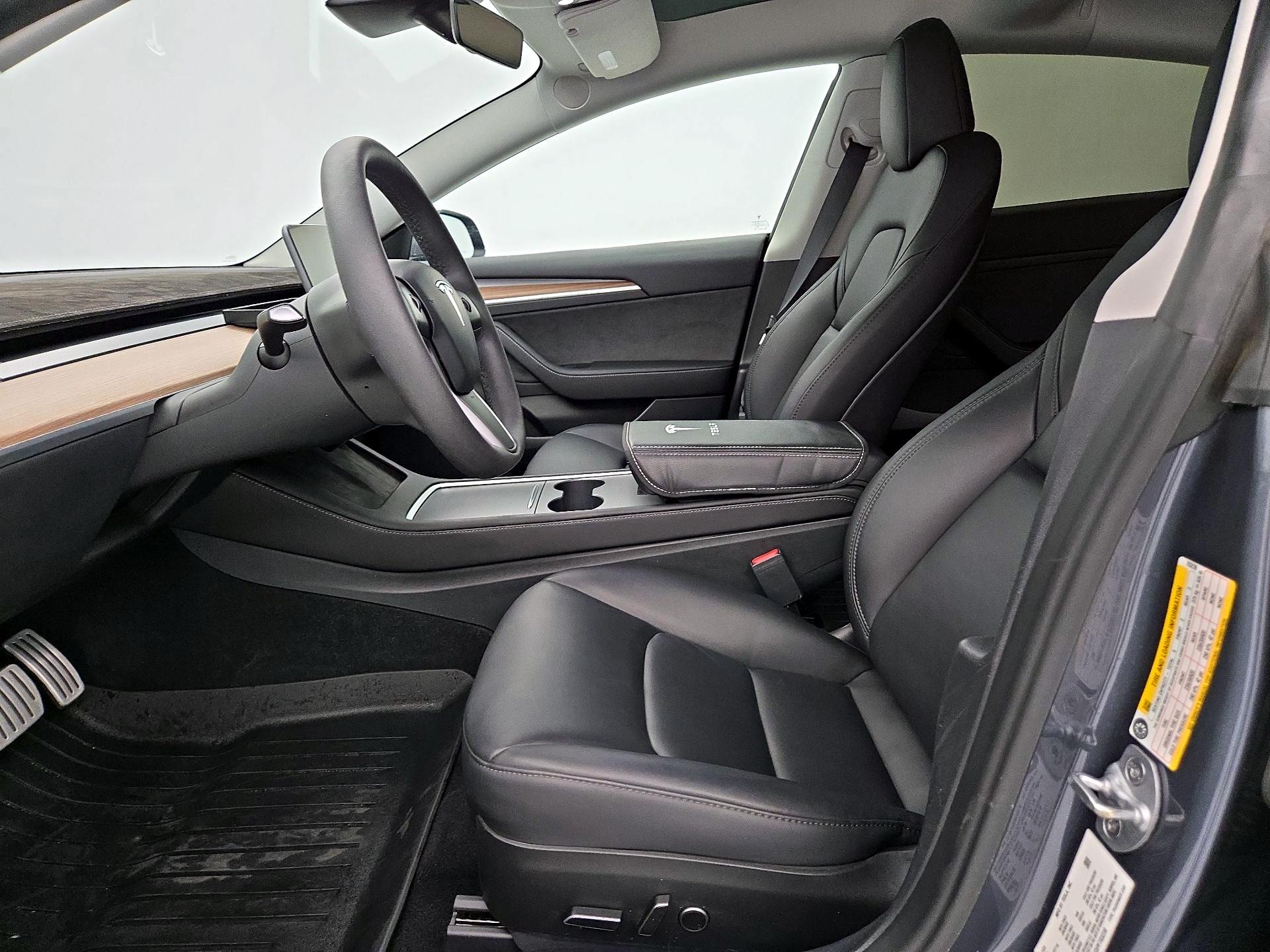 Thumbnail: 2023 Tesla Model 3 - 11