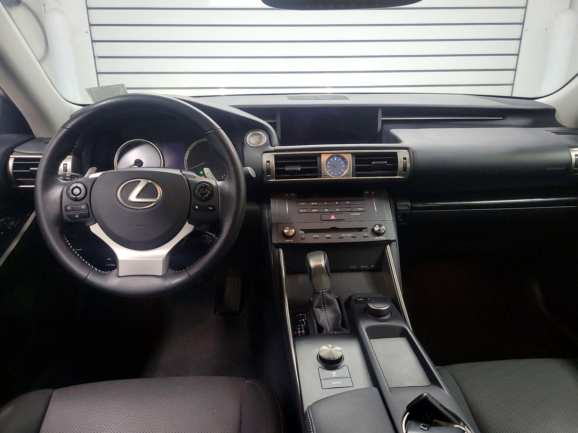 Thumbnail: 2016 Lexus IS - 9