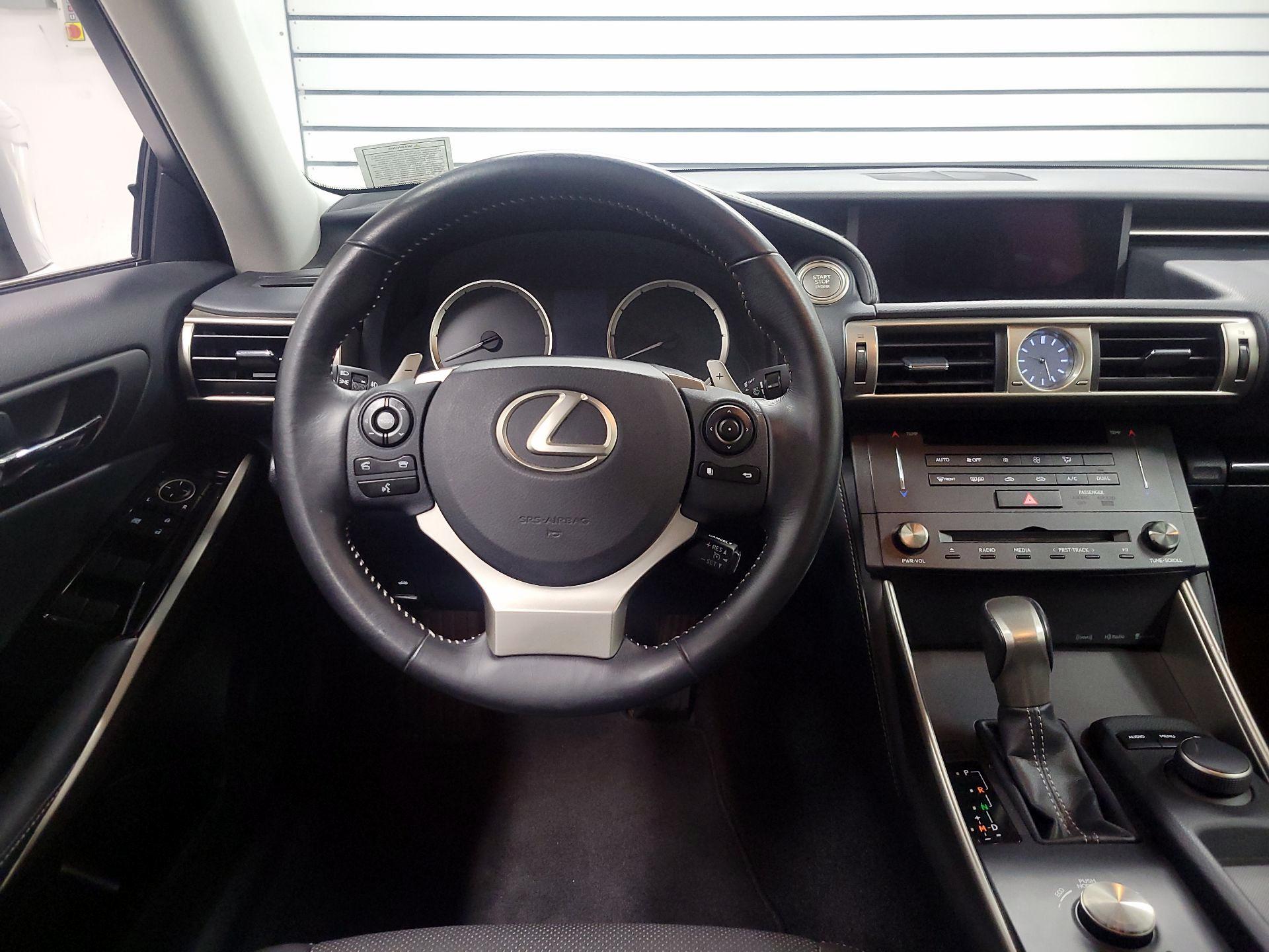 Thumbnail: 2016 Lexus IS - 10