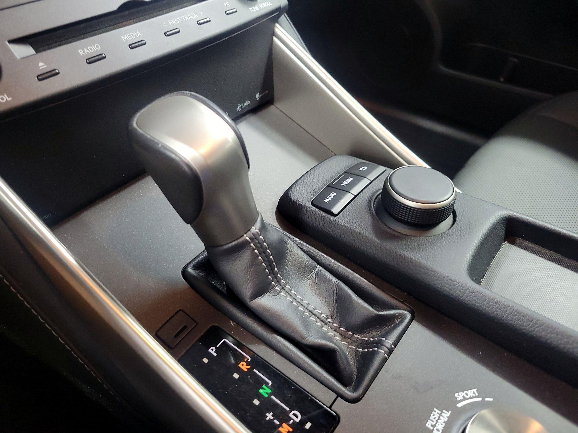 Thumbnail: 2016 Lexus IS - 17