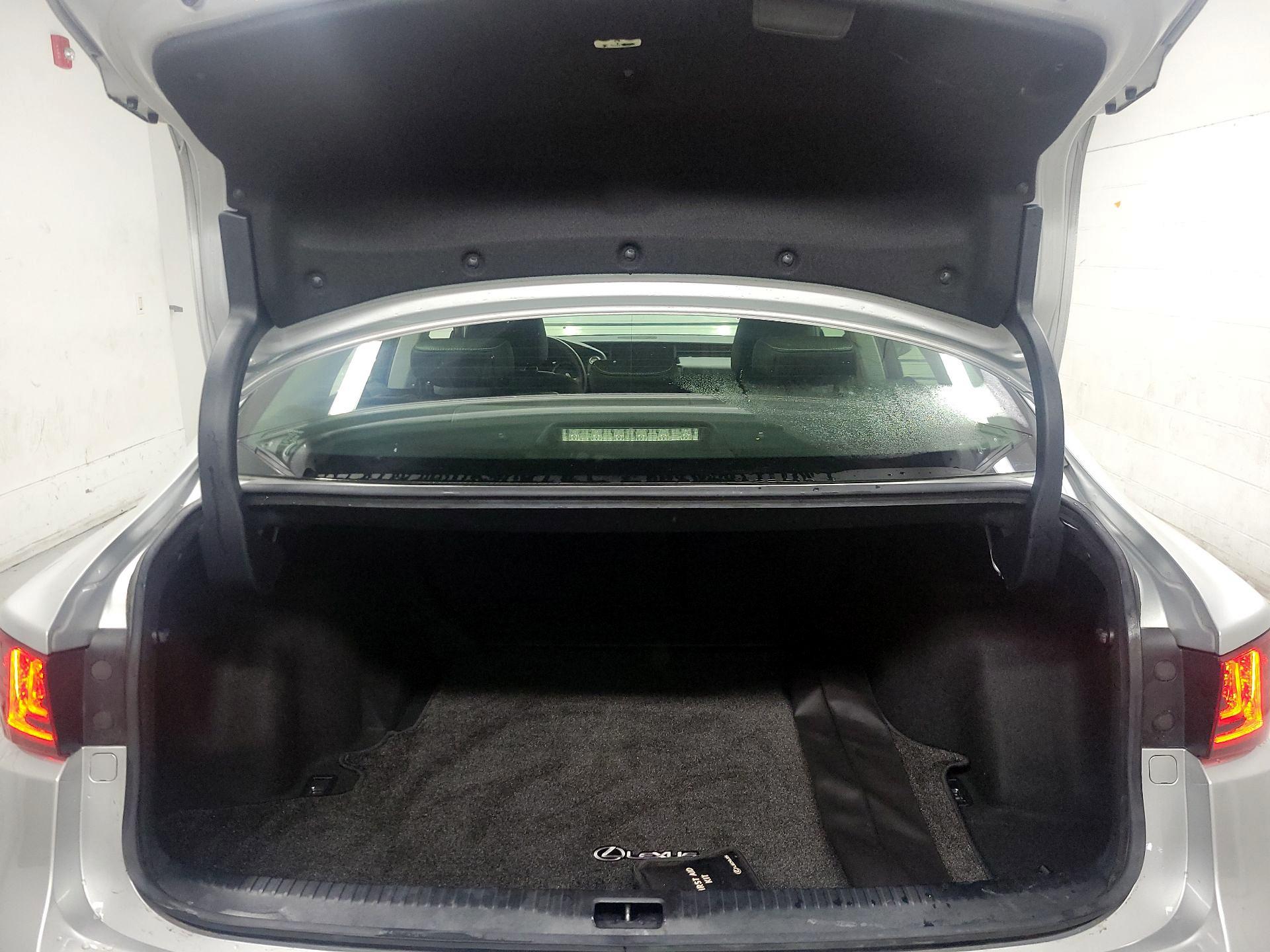 Thumbnail: 2016 Lexus IS - 20