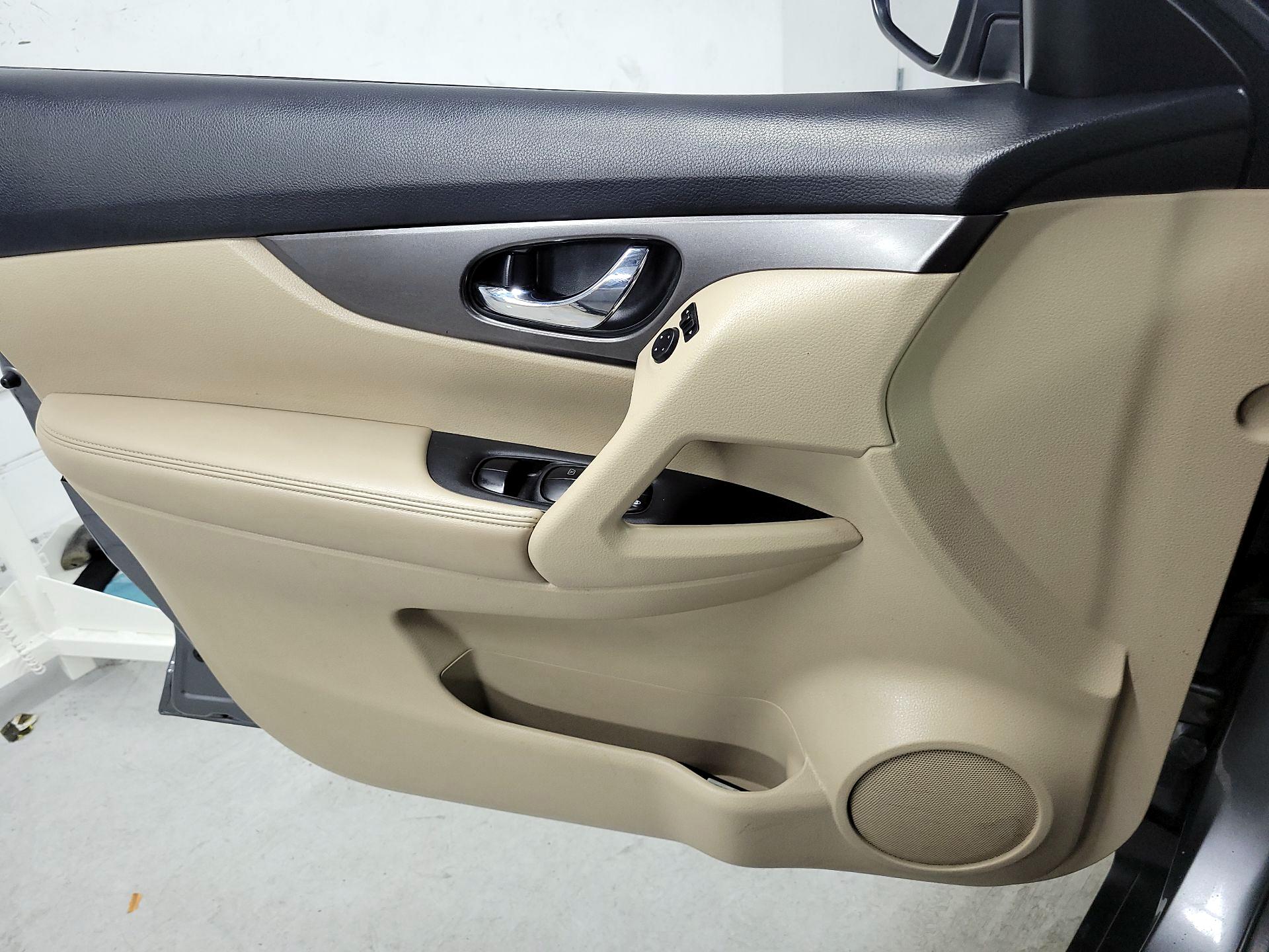 Thumbnail: 2015 Nissan Rogue - 12