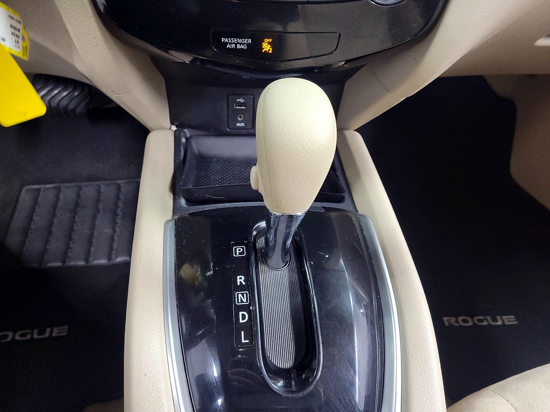 Thumbnail: 2015 Nissan Rogue - 17