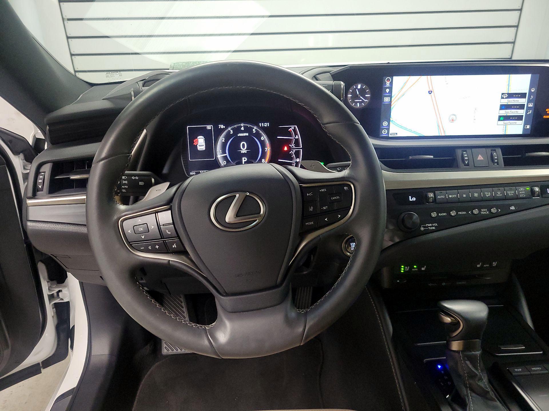 Thumbnail: 2019 Lexus ES - 10