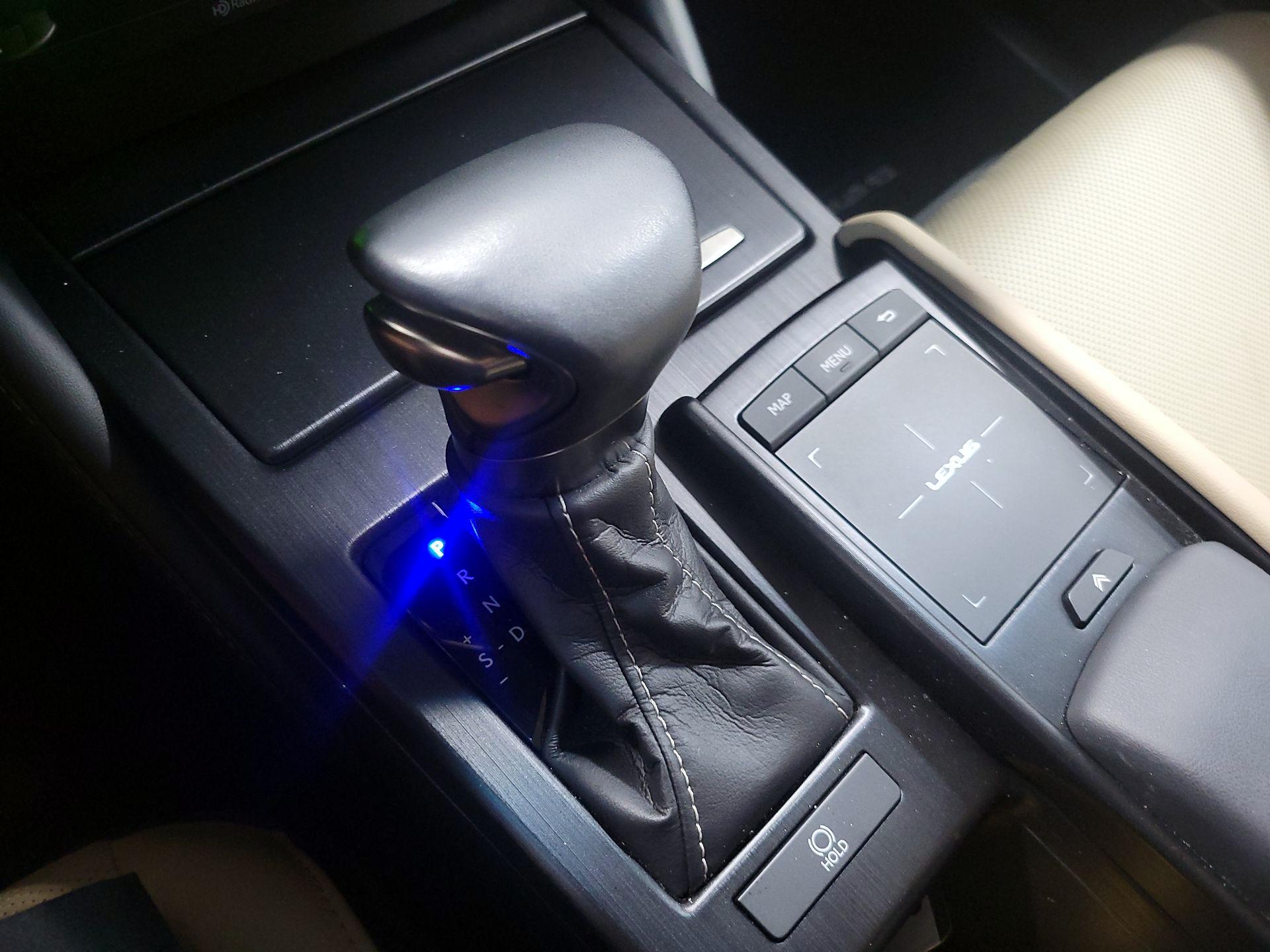 Thumbnail: 2019 Lexus ES - 18