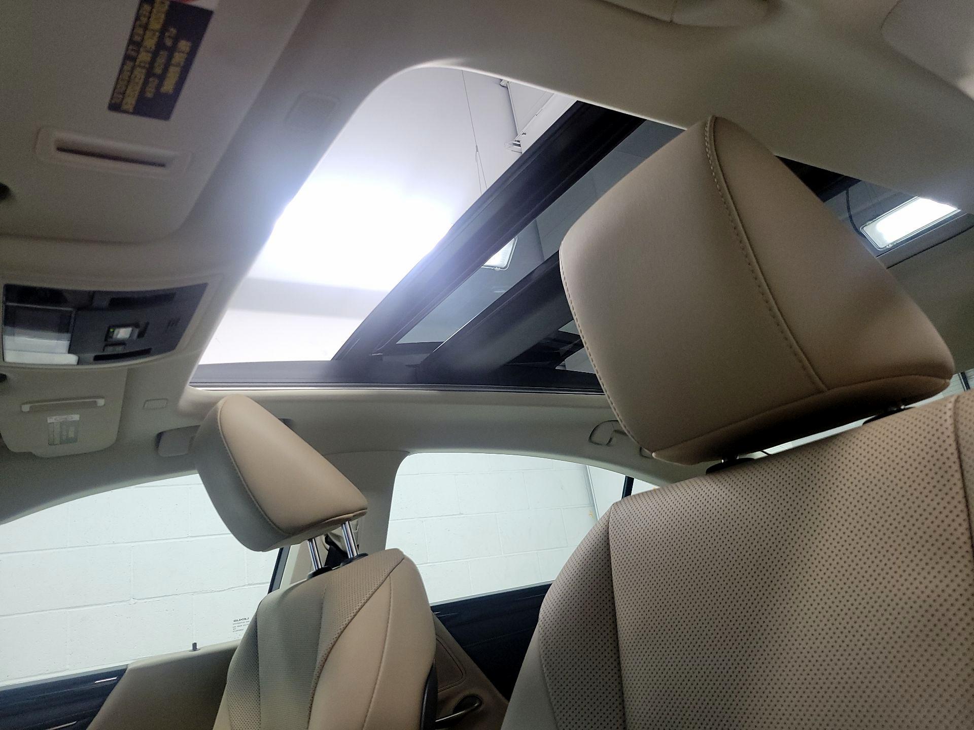 Thumbnail: 2019 Lexus ES - 20