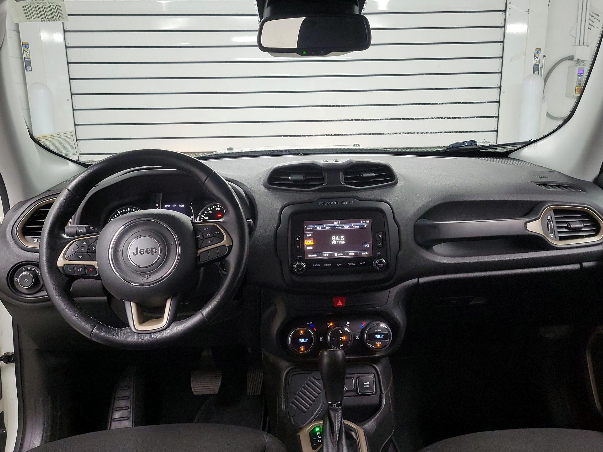 Thumbnail: 2016 Jeep Renegade - 9