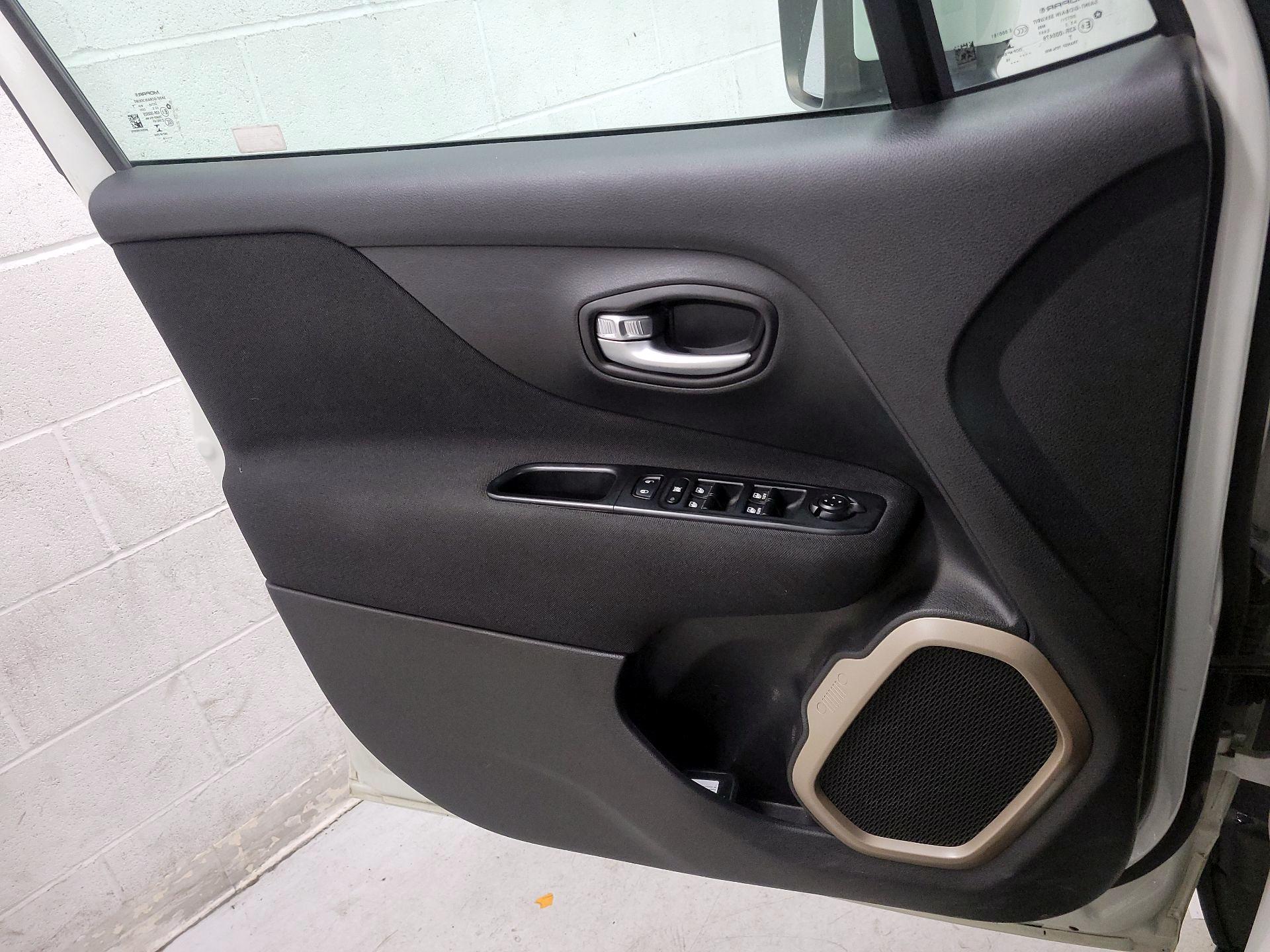 Thumbnail: 2016 Jeep Renegade - 12