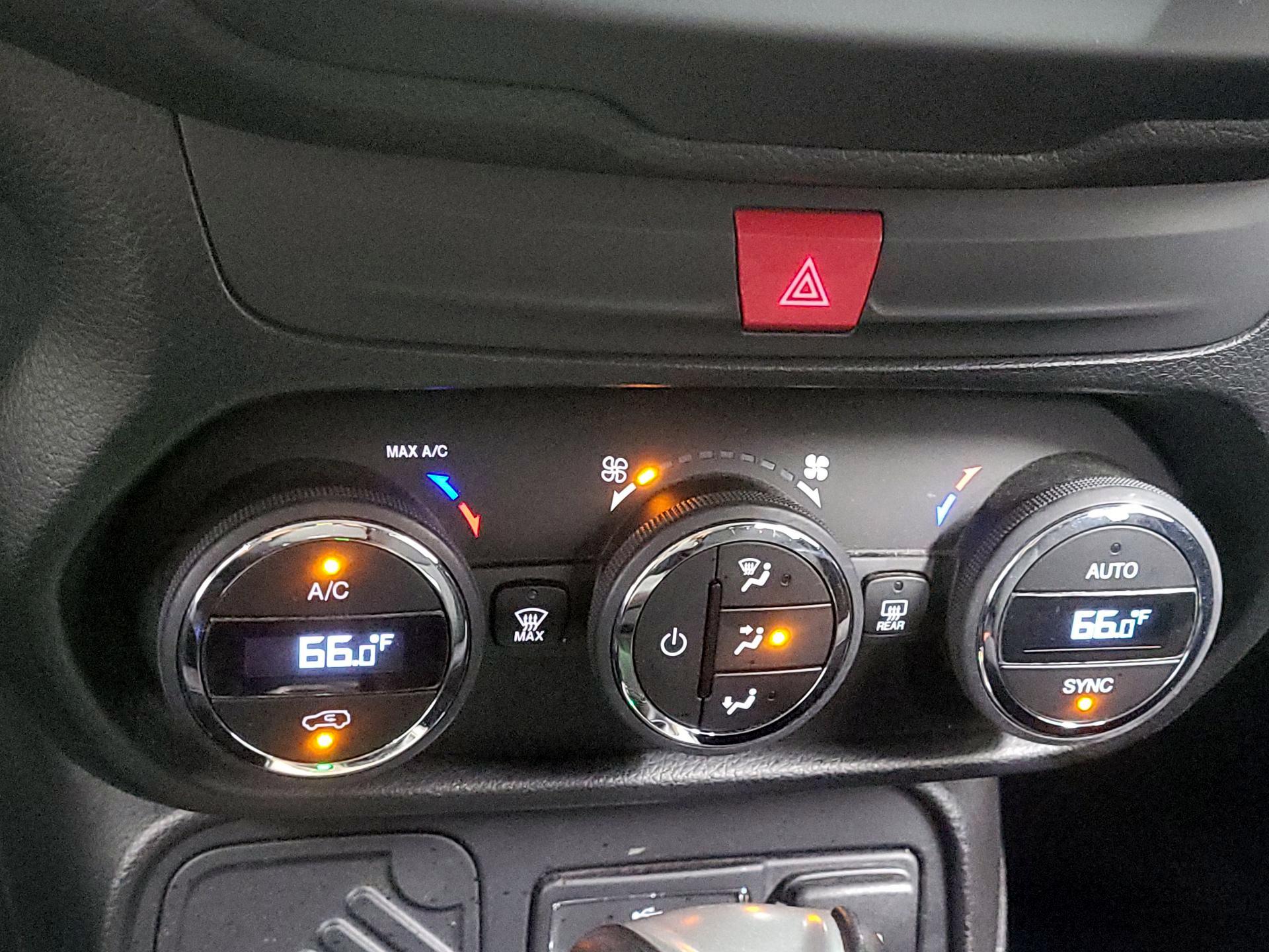 Thumbnail: 2016 Jeep Renegade - 16