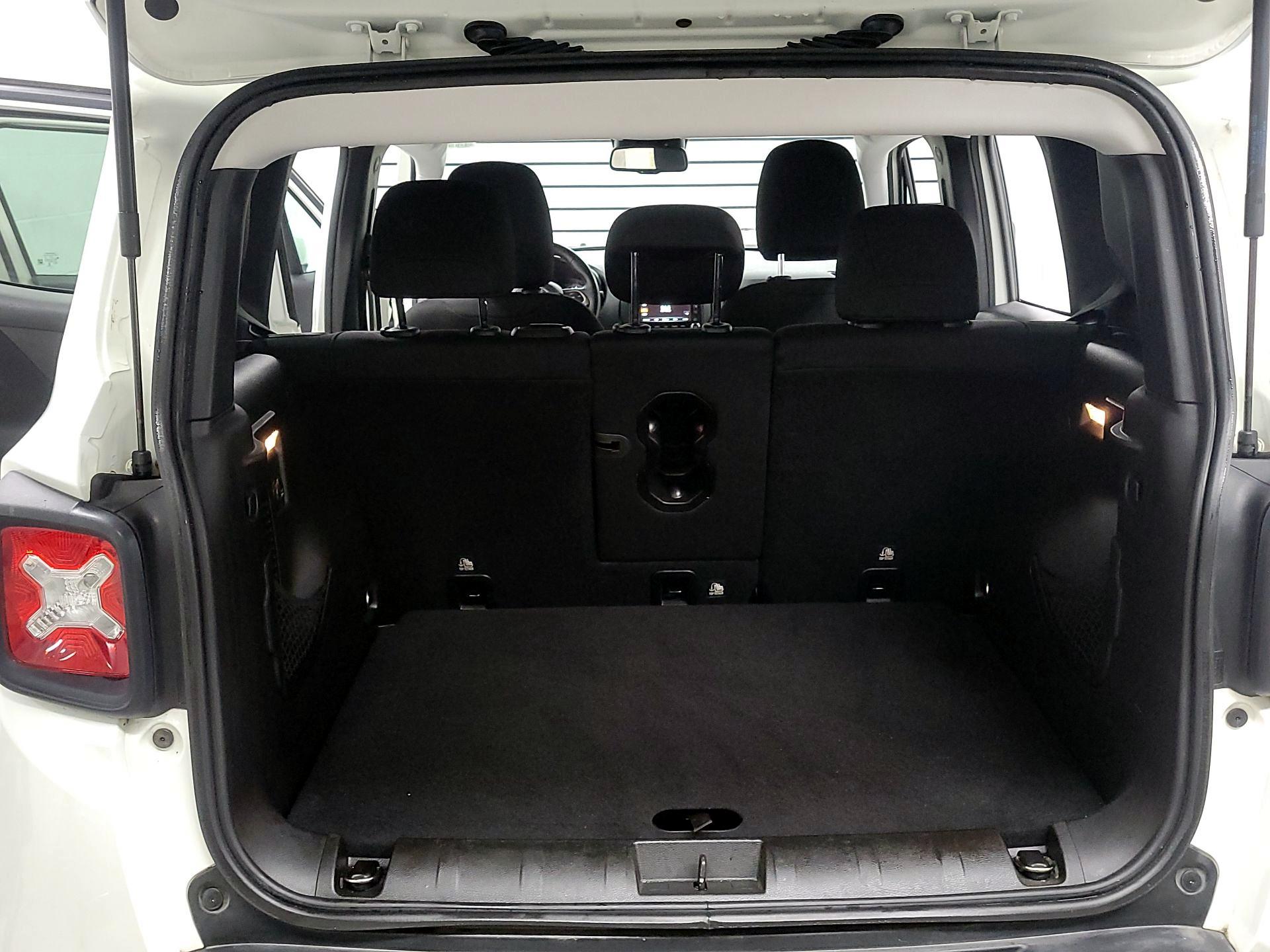 Thumbnail: 2016 Jeep Renegade - 19