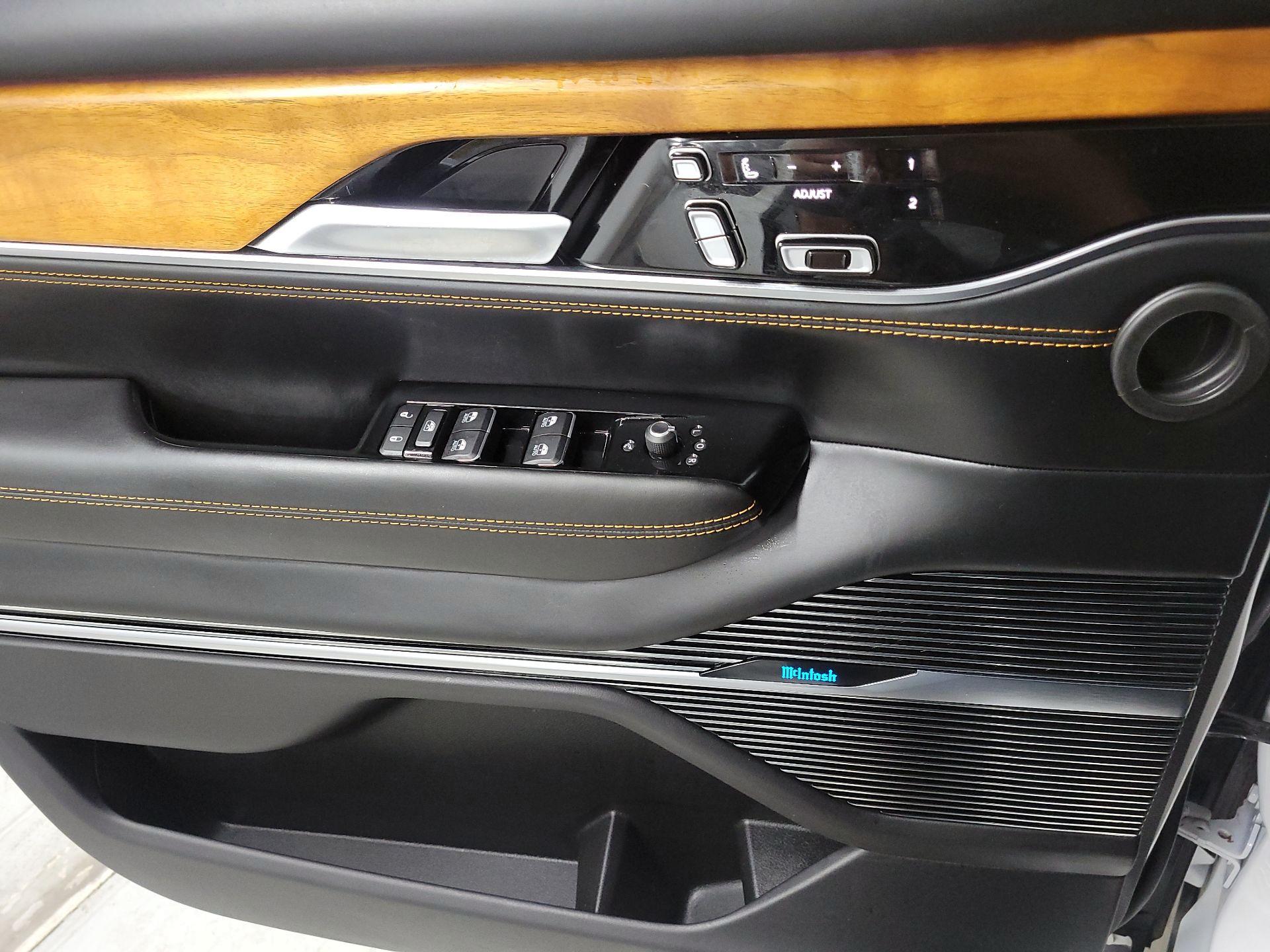 Thumbnail: 2022 Jeep Grand Wagoneer - 12