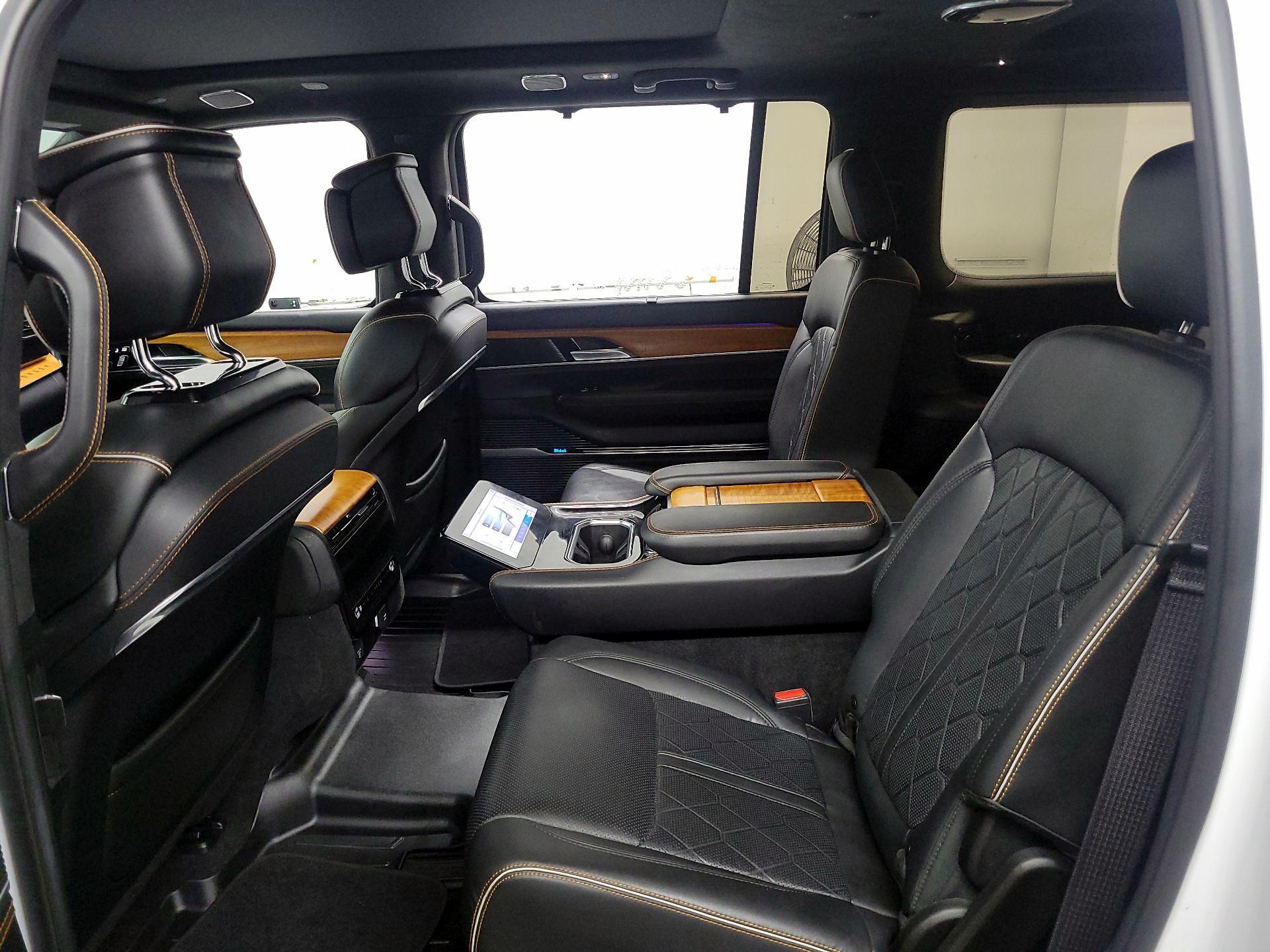 Thumbnail: 2022 Jeep Grand Wagoneer - 17