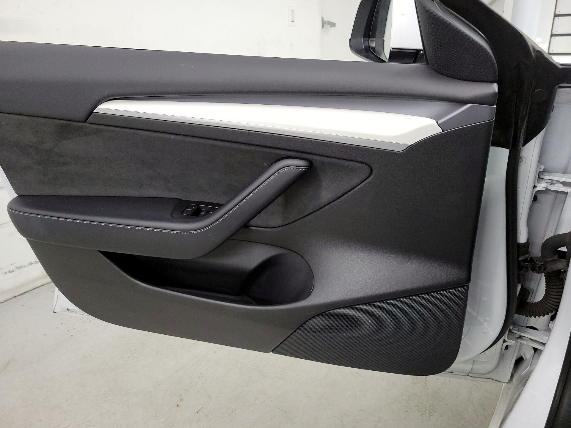 Thumbnail: 2021 Tesla Model 3 - 12