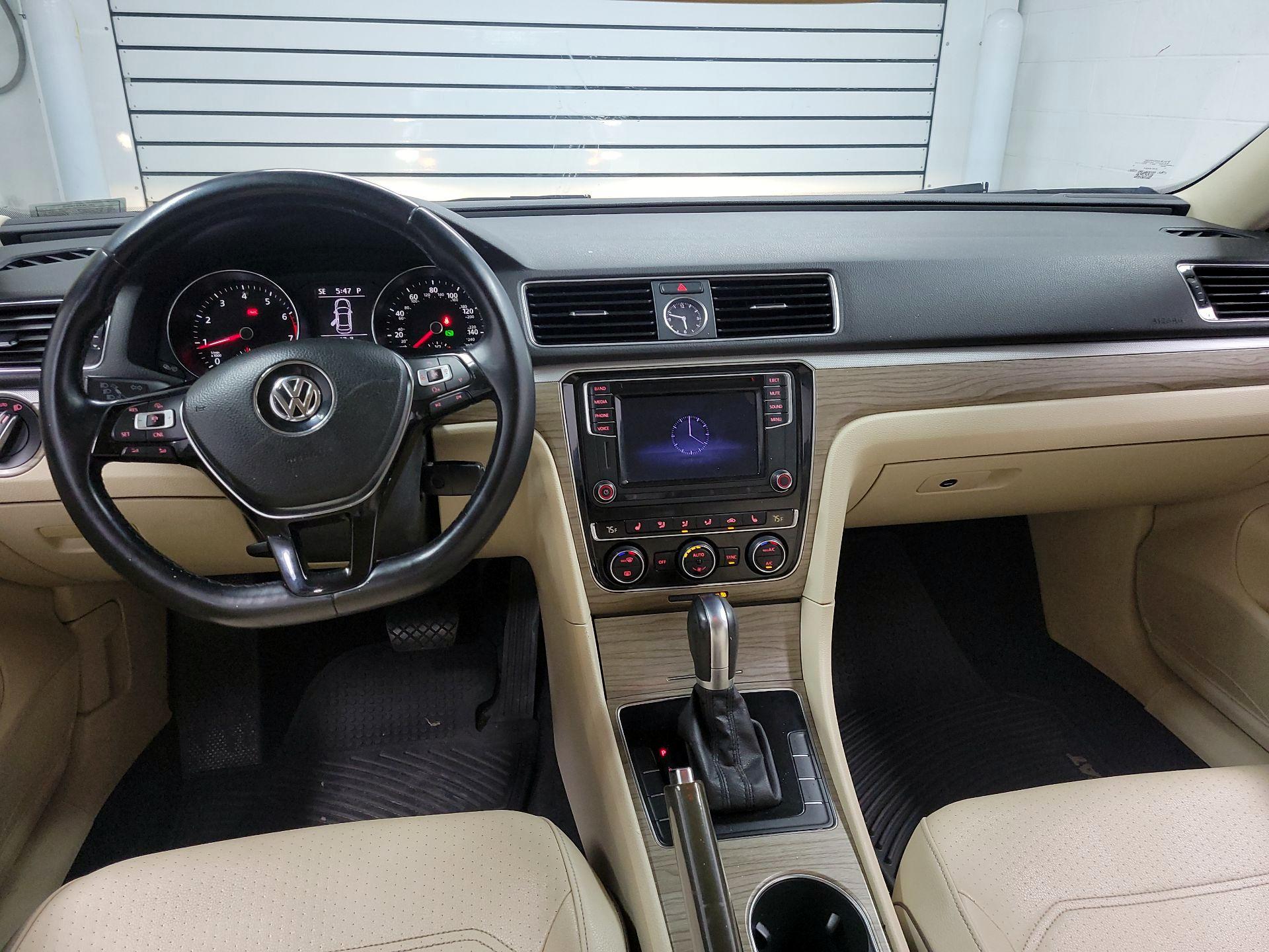 Thumbnail: 2016 Volkswagen Passat - 9