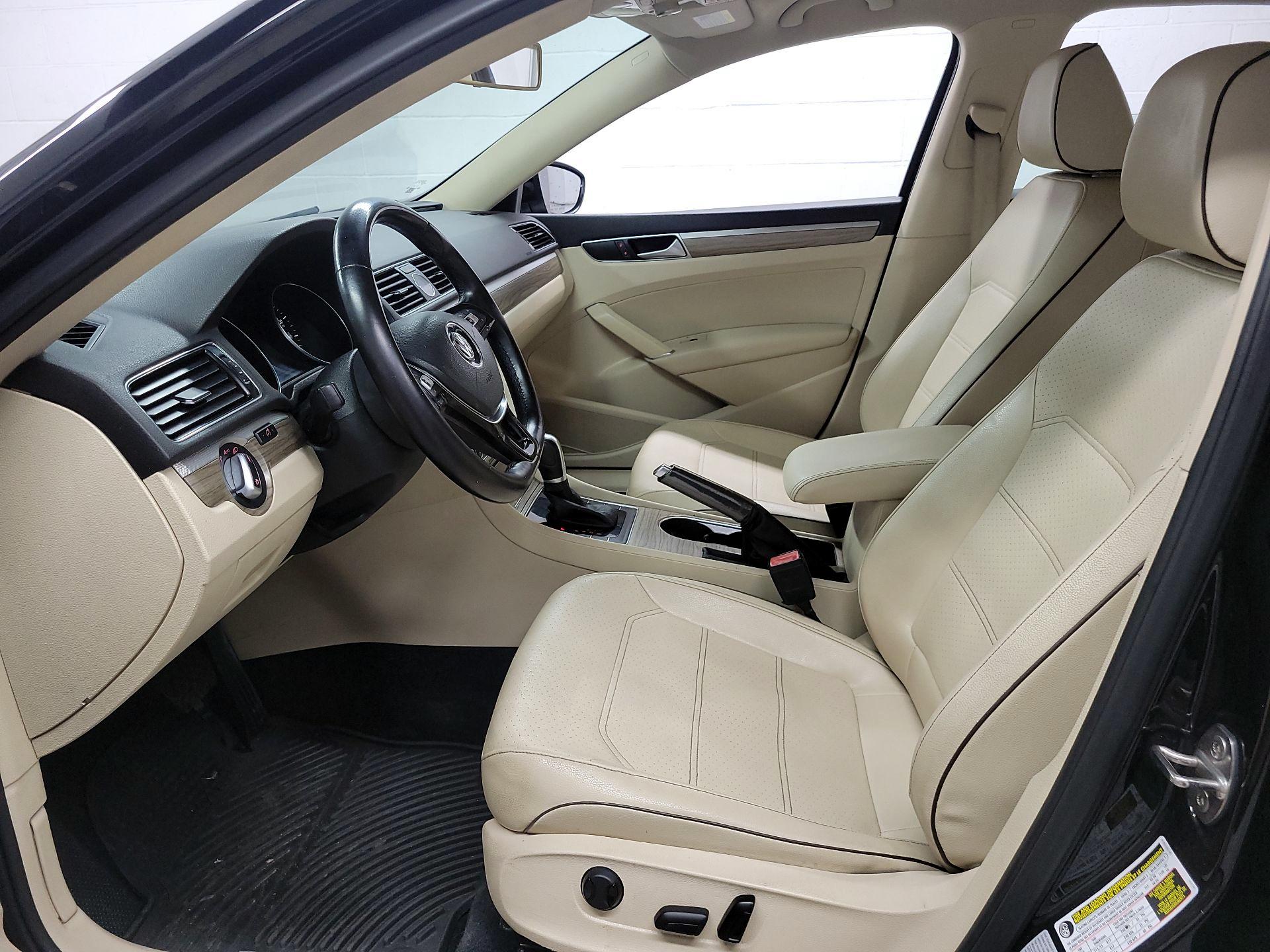 Thumbnail: 2016 Volkswagen Passat - 11
